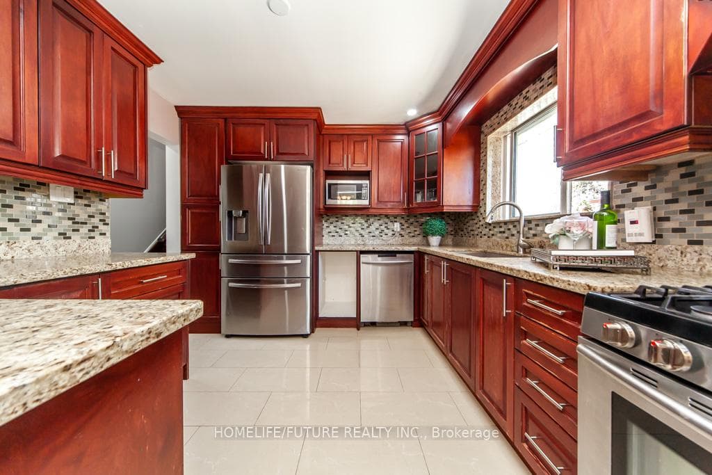 1 Parkington Crescent photo 12