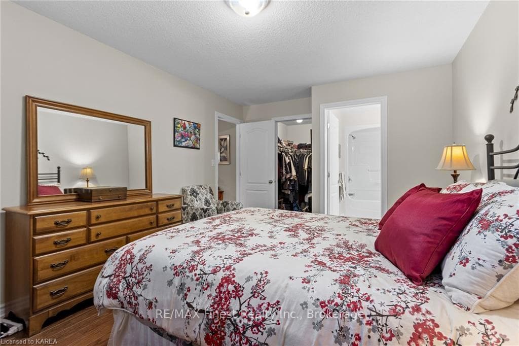 167 ELLESMEER Avenue photo 16