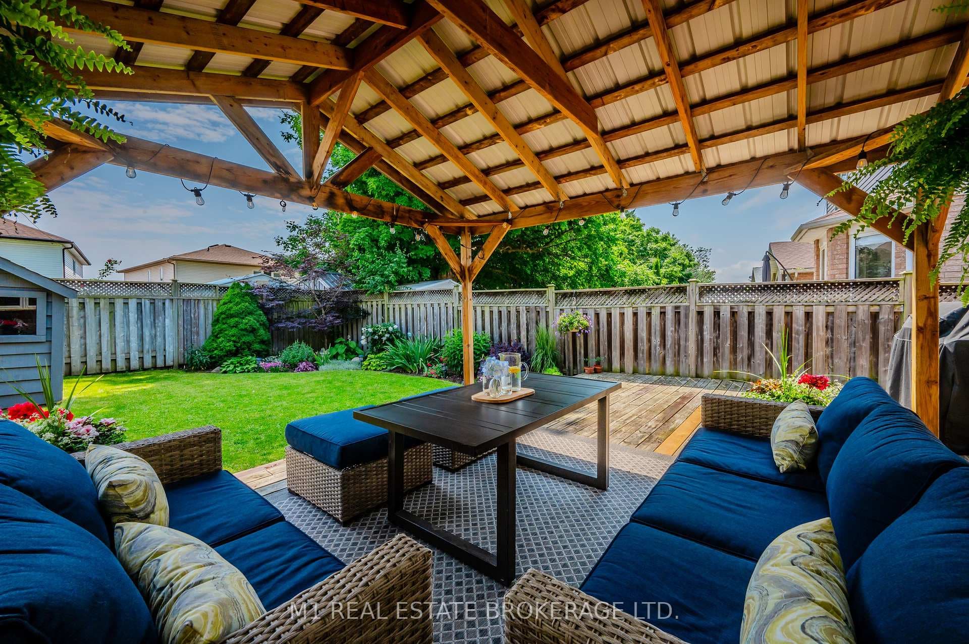 74 Queen Charlotte Crescent photo 37