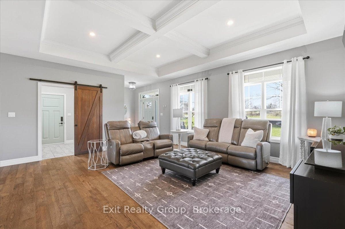 544 Shannon Road photo 9