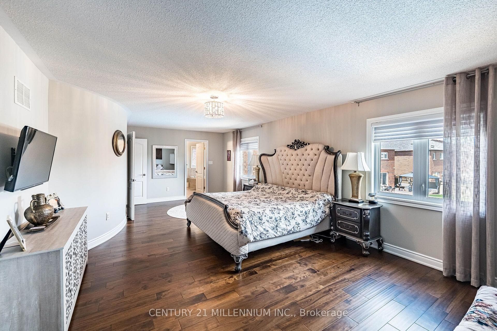 4 Belleville Drive photo 28