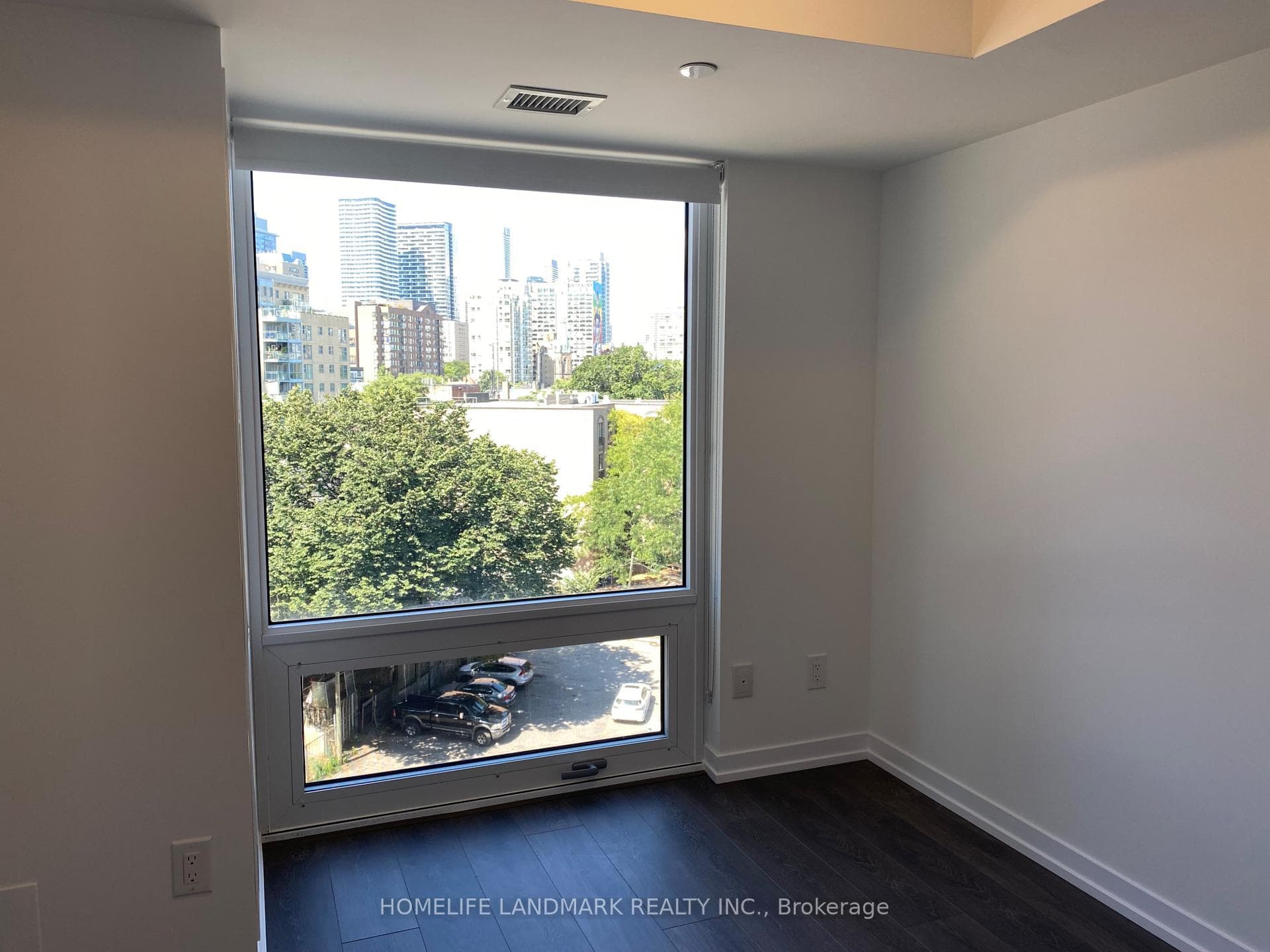 219 Dundas Street Unit 711 photo 2