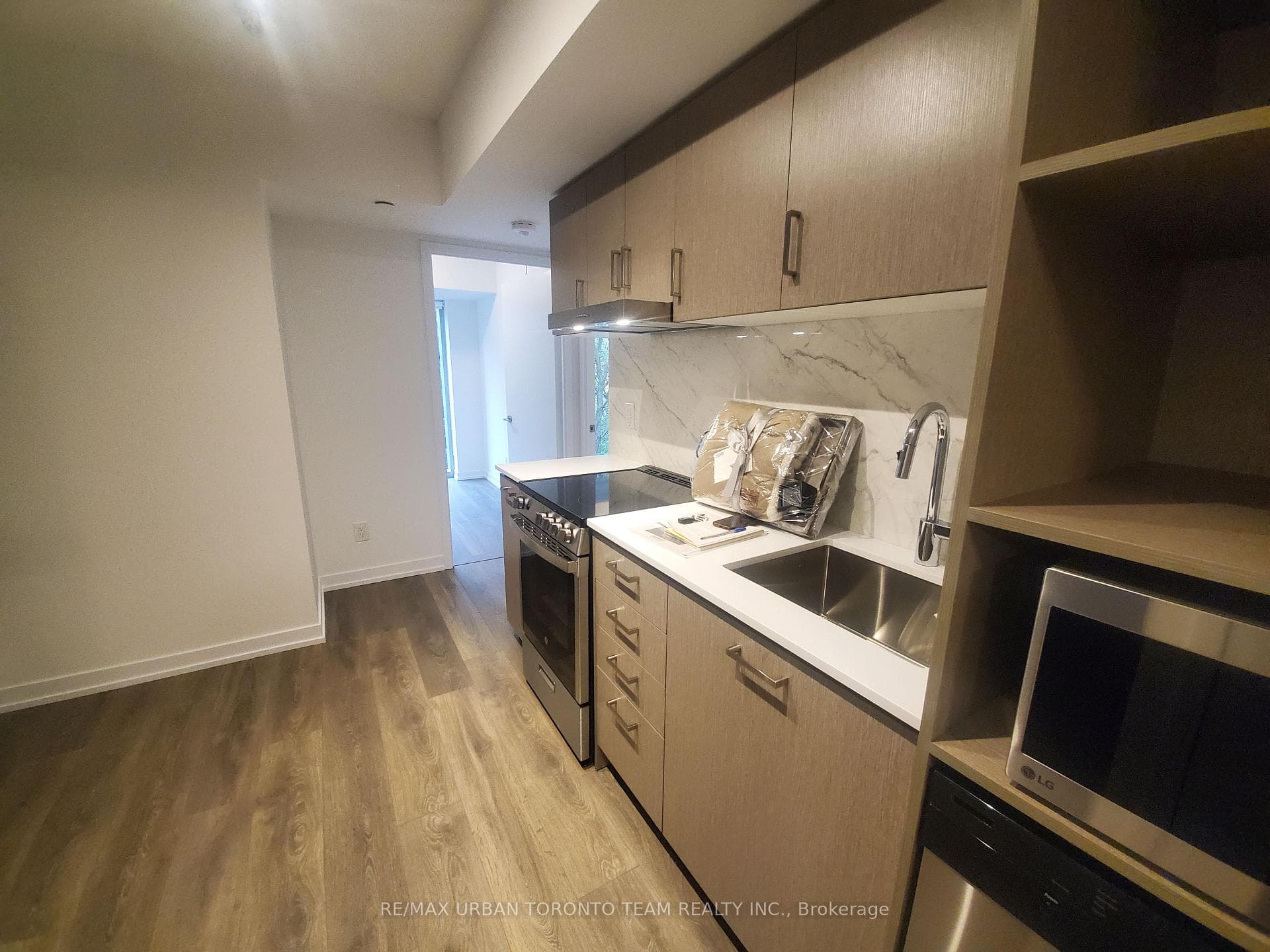 219 Dundas Street Unit 302 photo 9