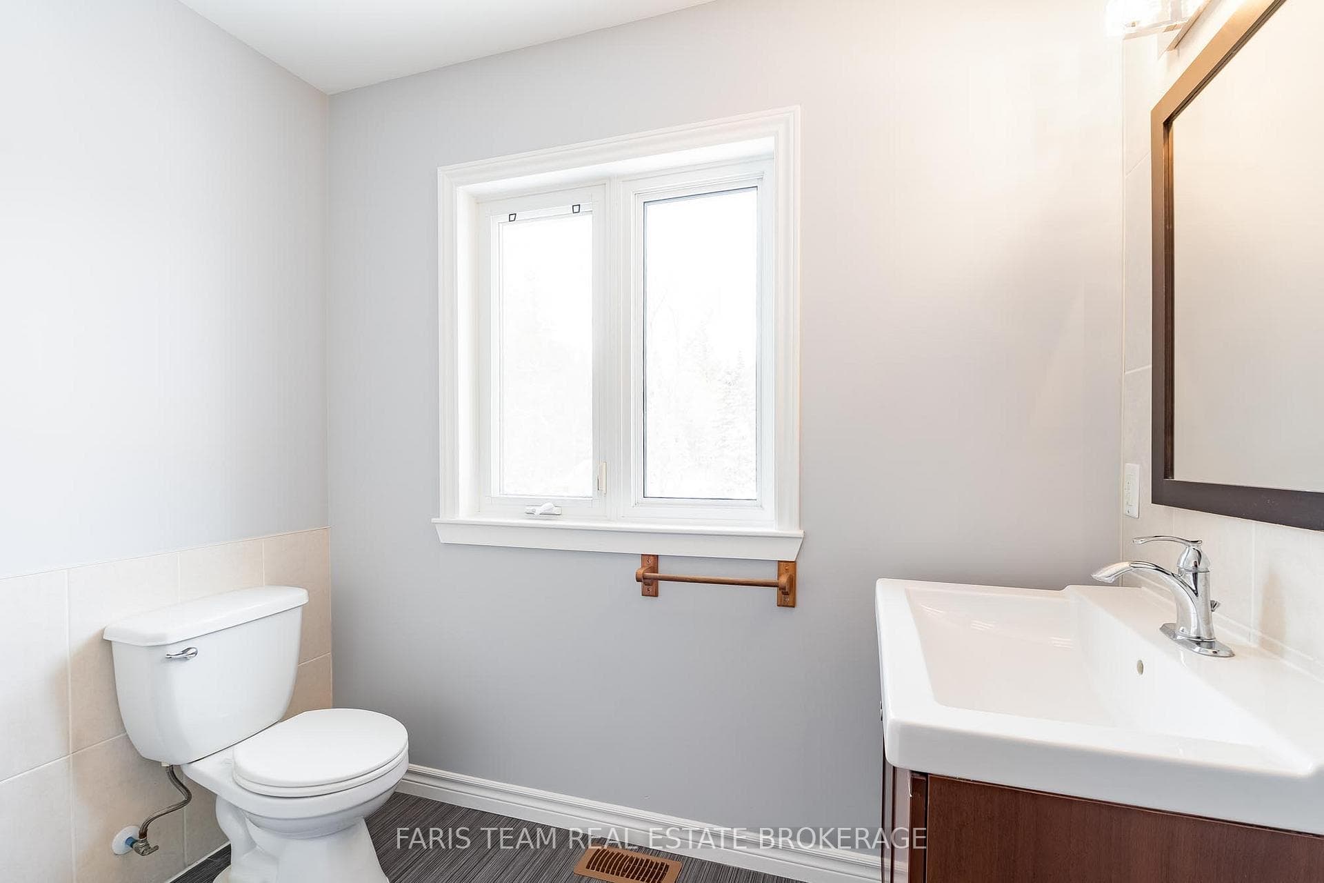 2384 Champlain Road photo 25