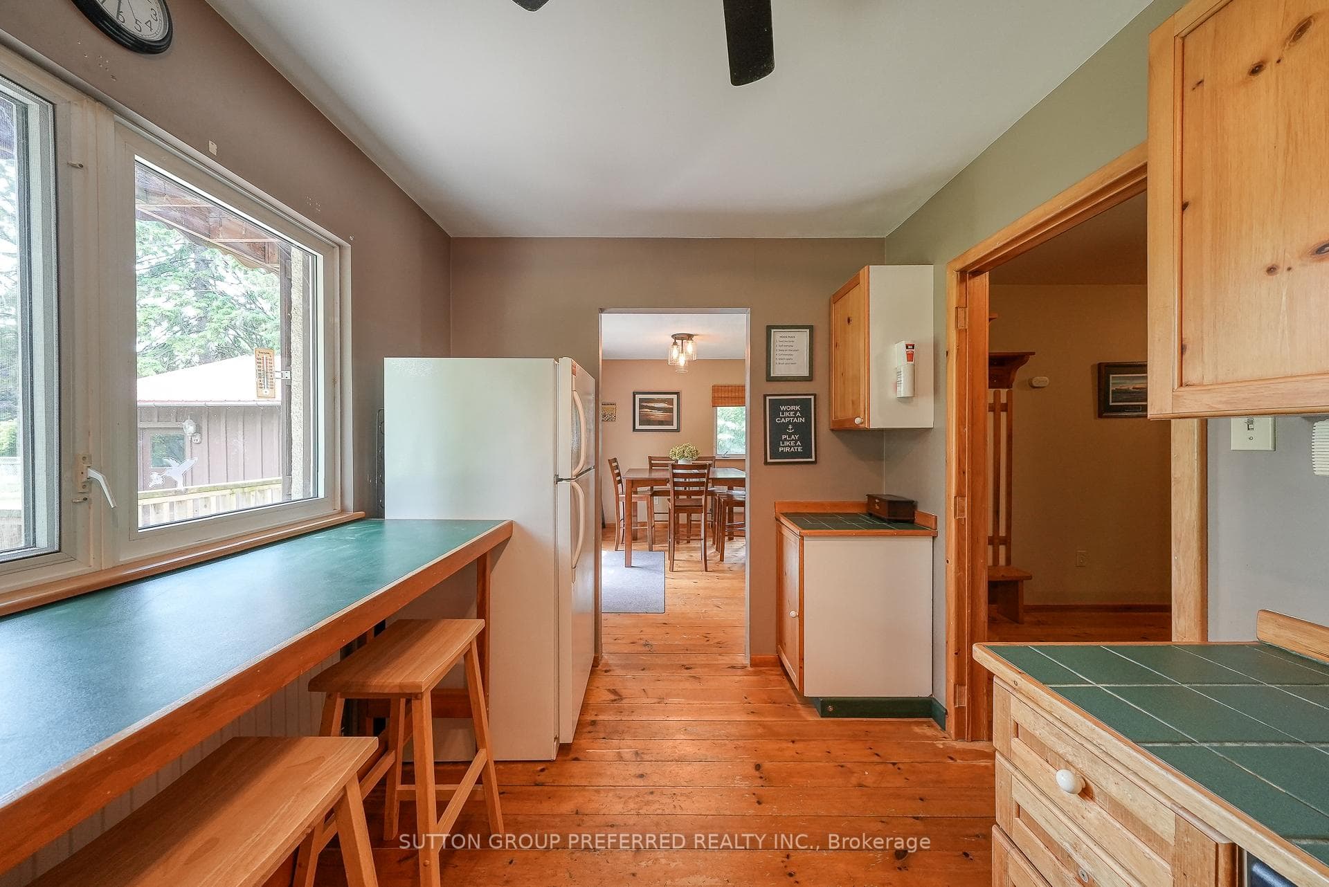 230 Blandford Street photo 11