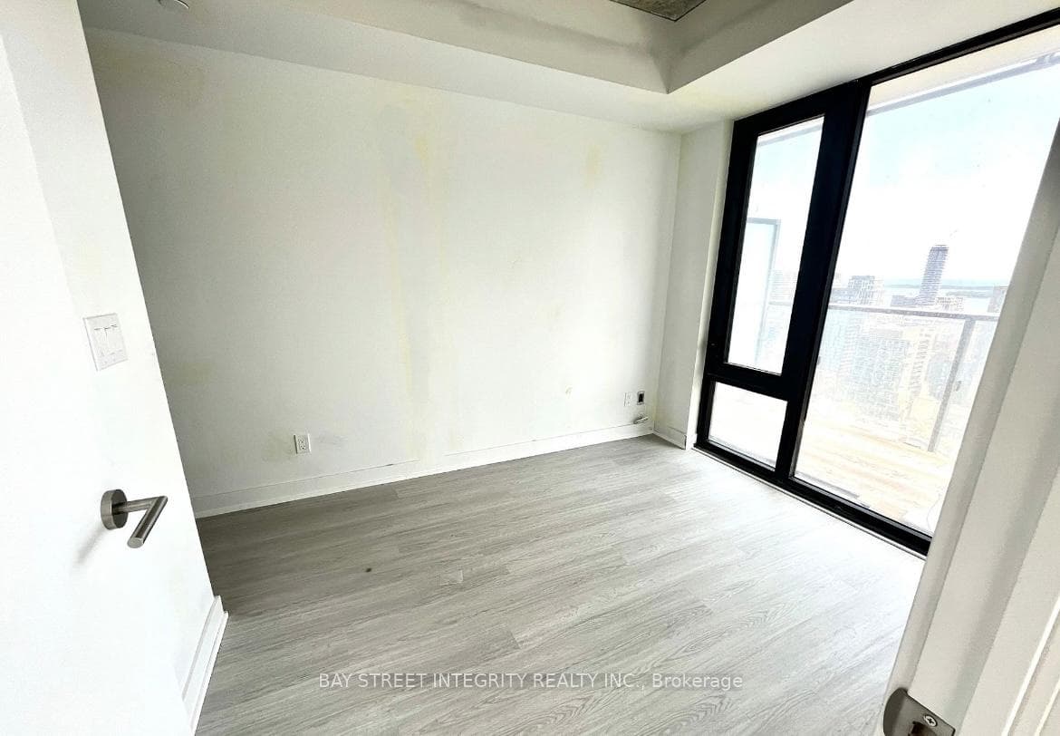 47 Mutual Street Unit 3002 photo 3