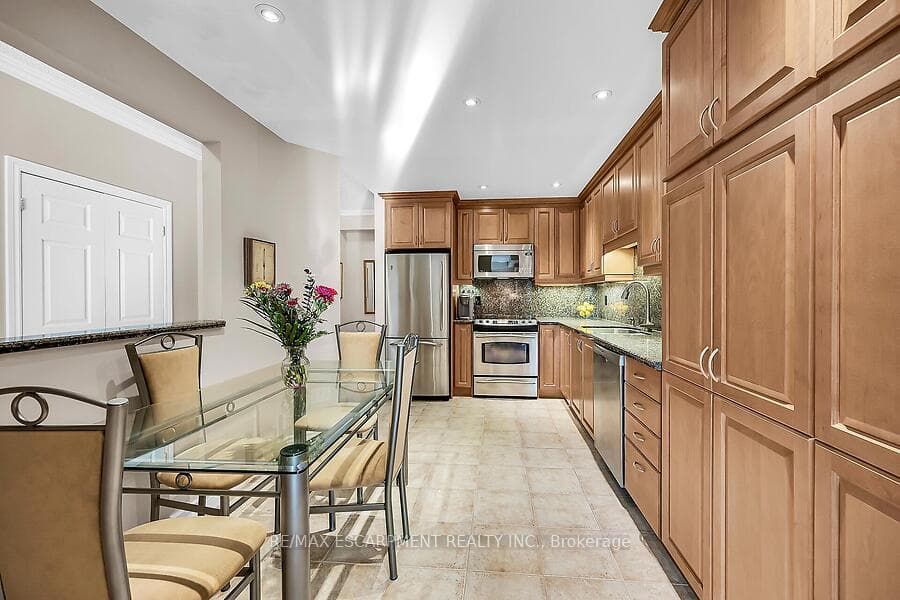 3000 Creekside Drive Unit 601 photo 9