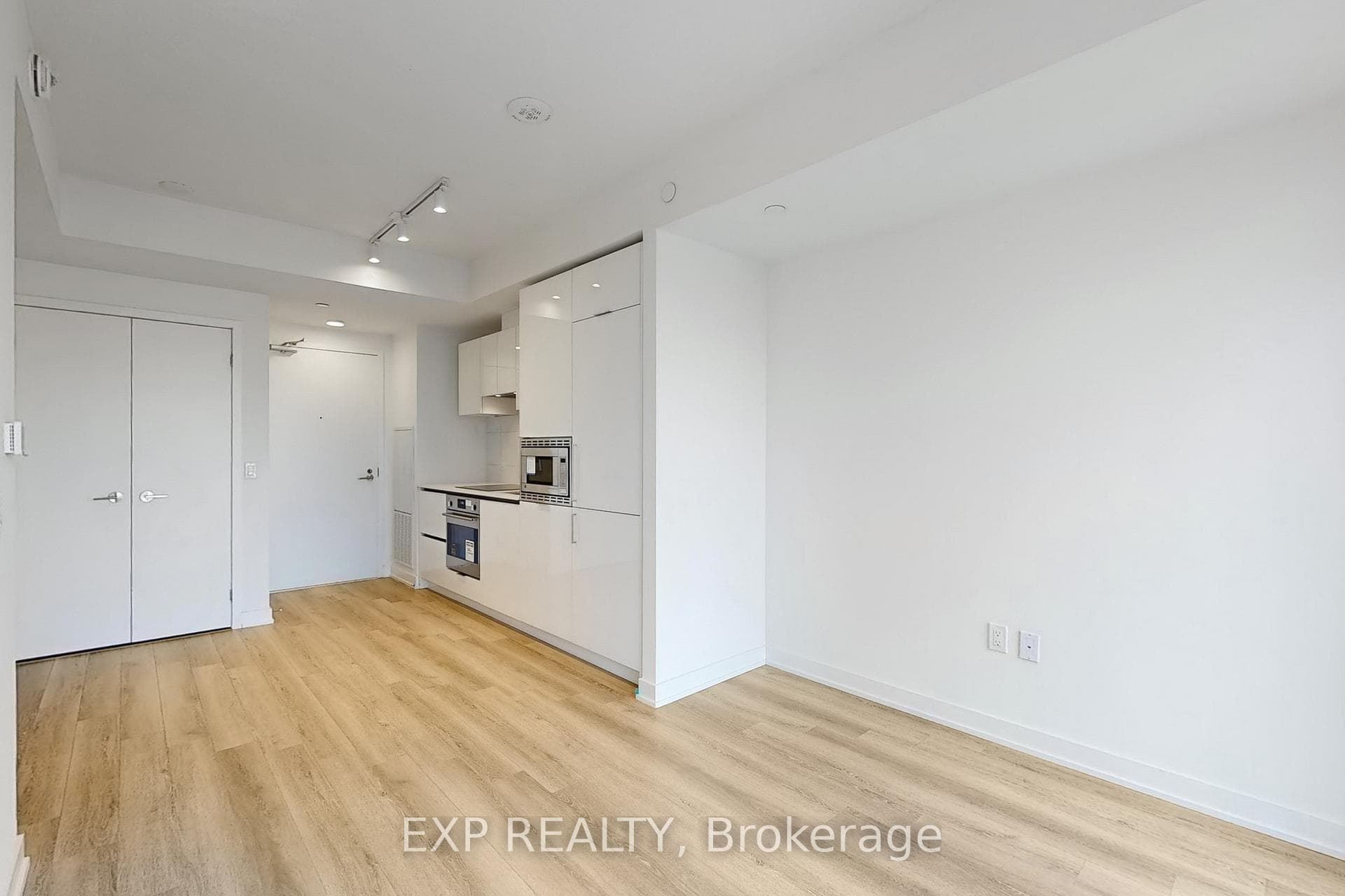 238 Simcoe Street Unit 1302 photo 16