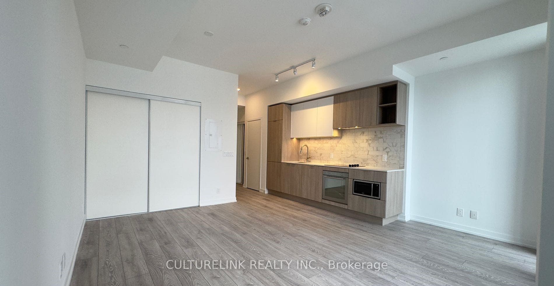 2020 Bathurst Street Unit 1111 photo 3