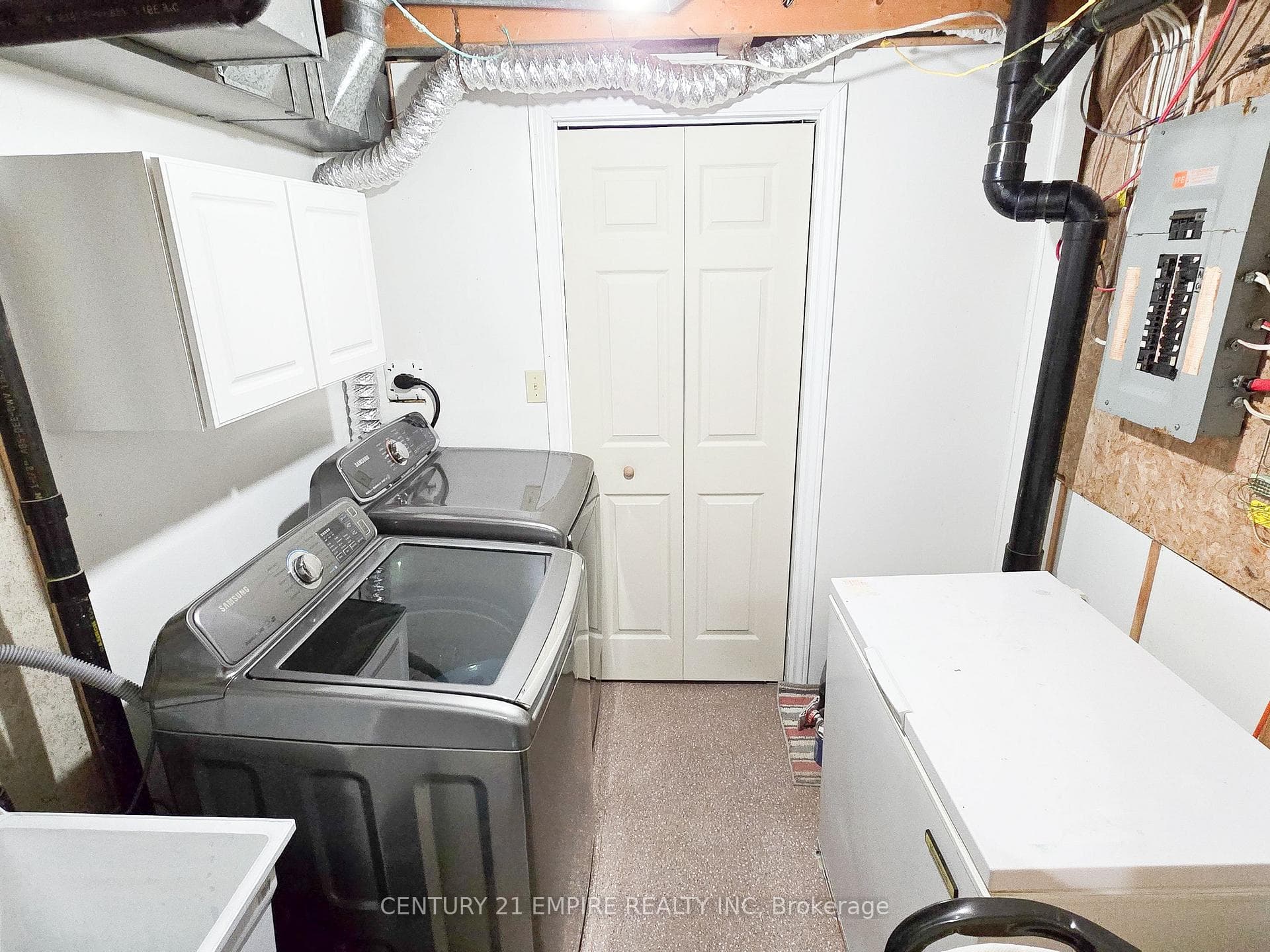 154 Adele Crescent photo 24