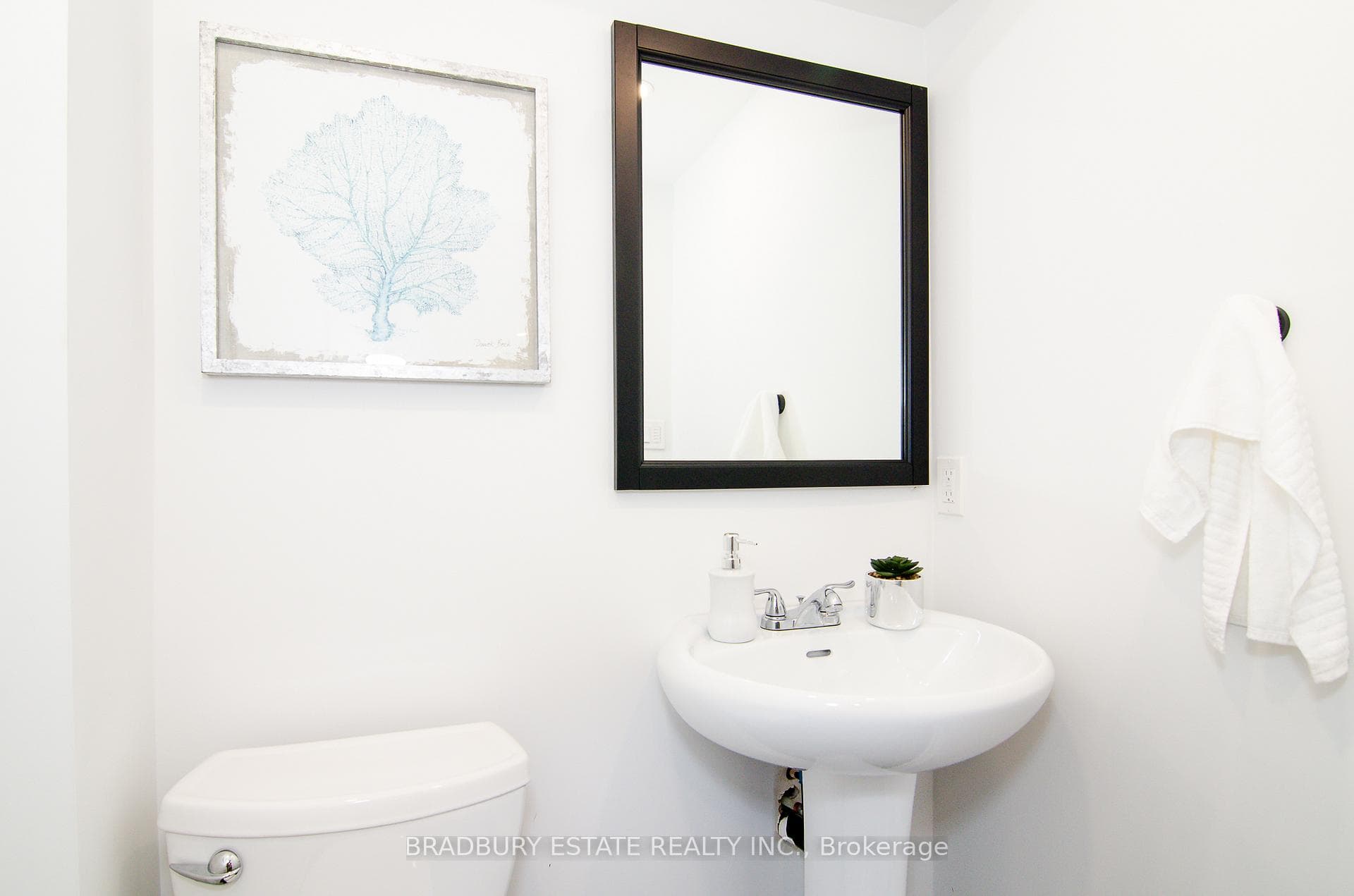 Basement with additional 2-piece bath