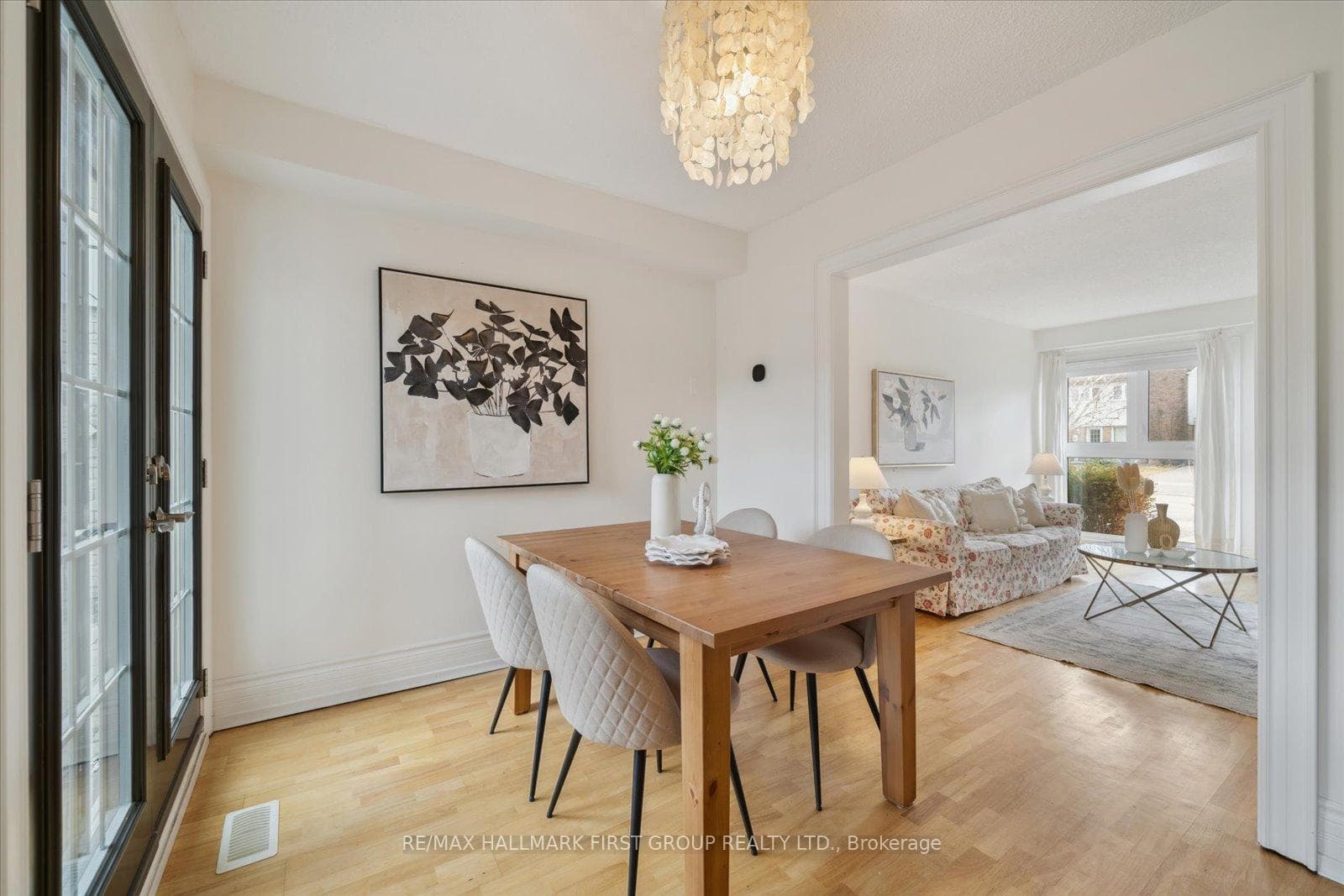 1210 Canborough Crescent photo 8