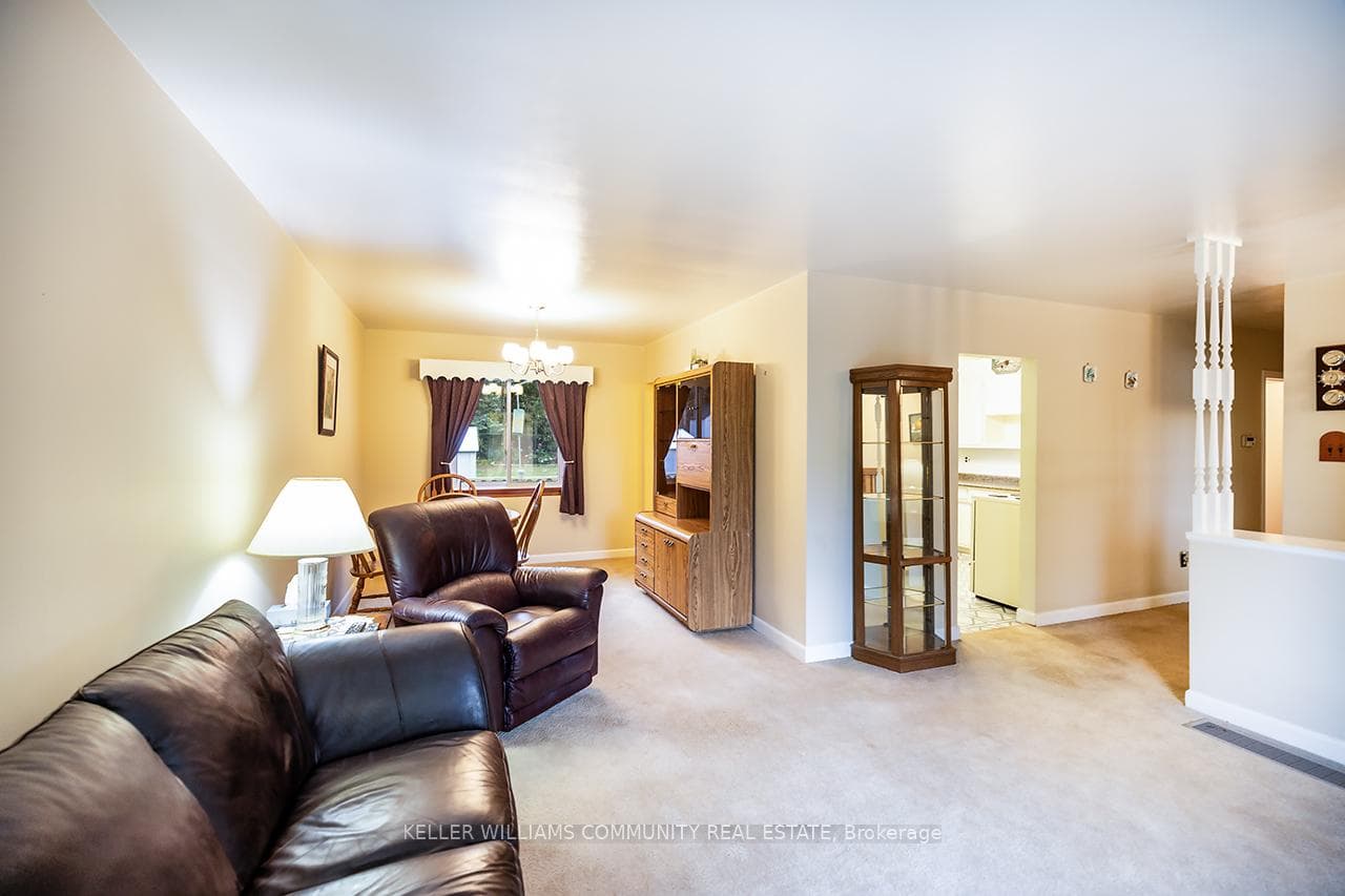 904 Sherbrooke Street photo 17