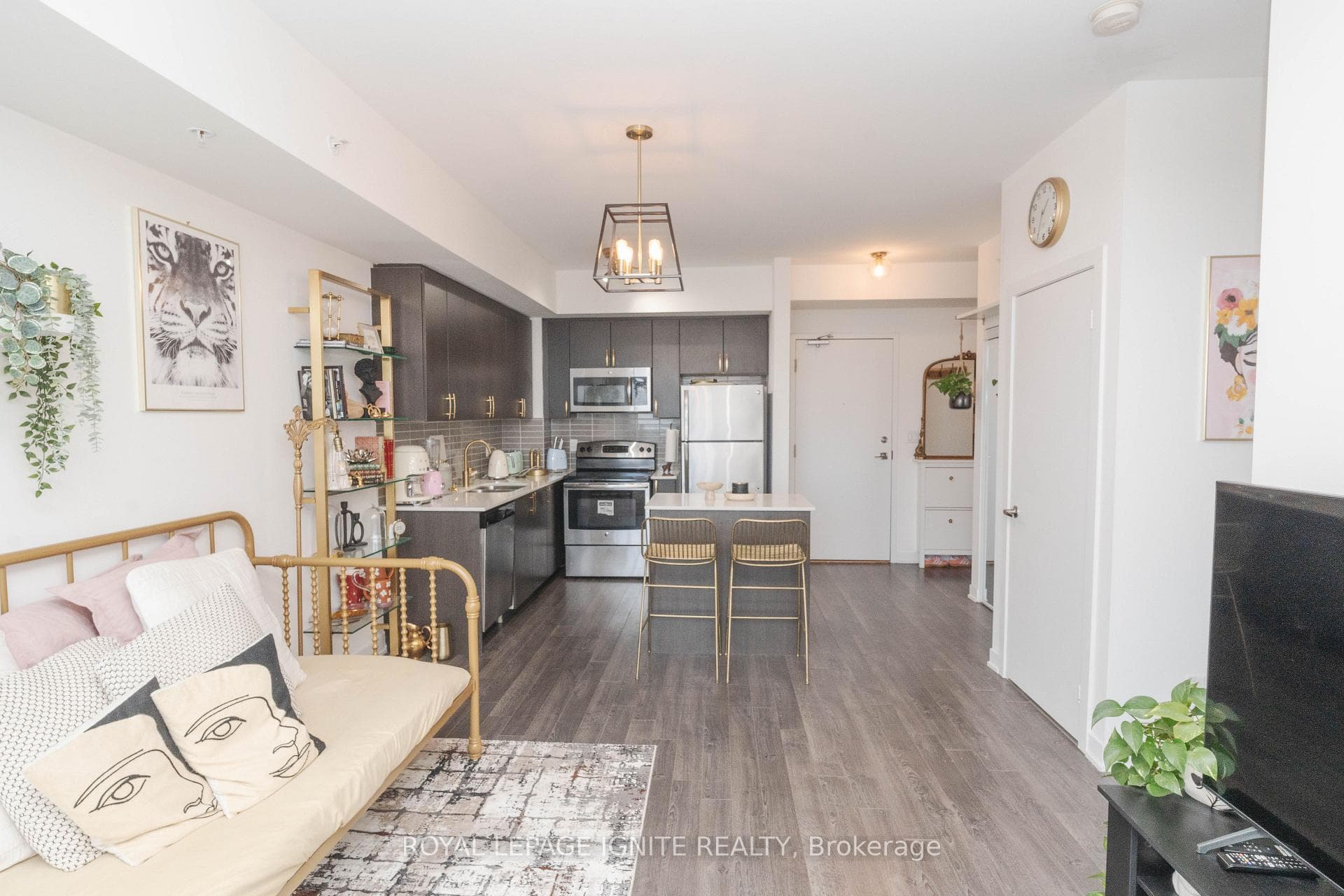 3560 St. Clair Avenue Unit 410 photo 5