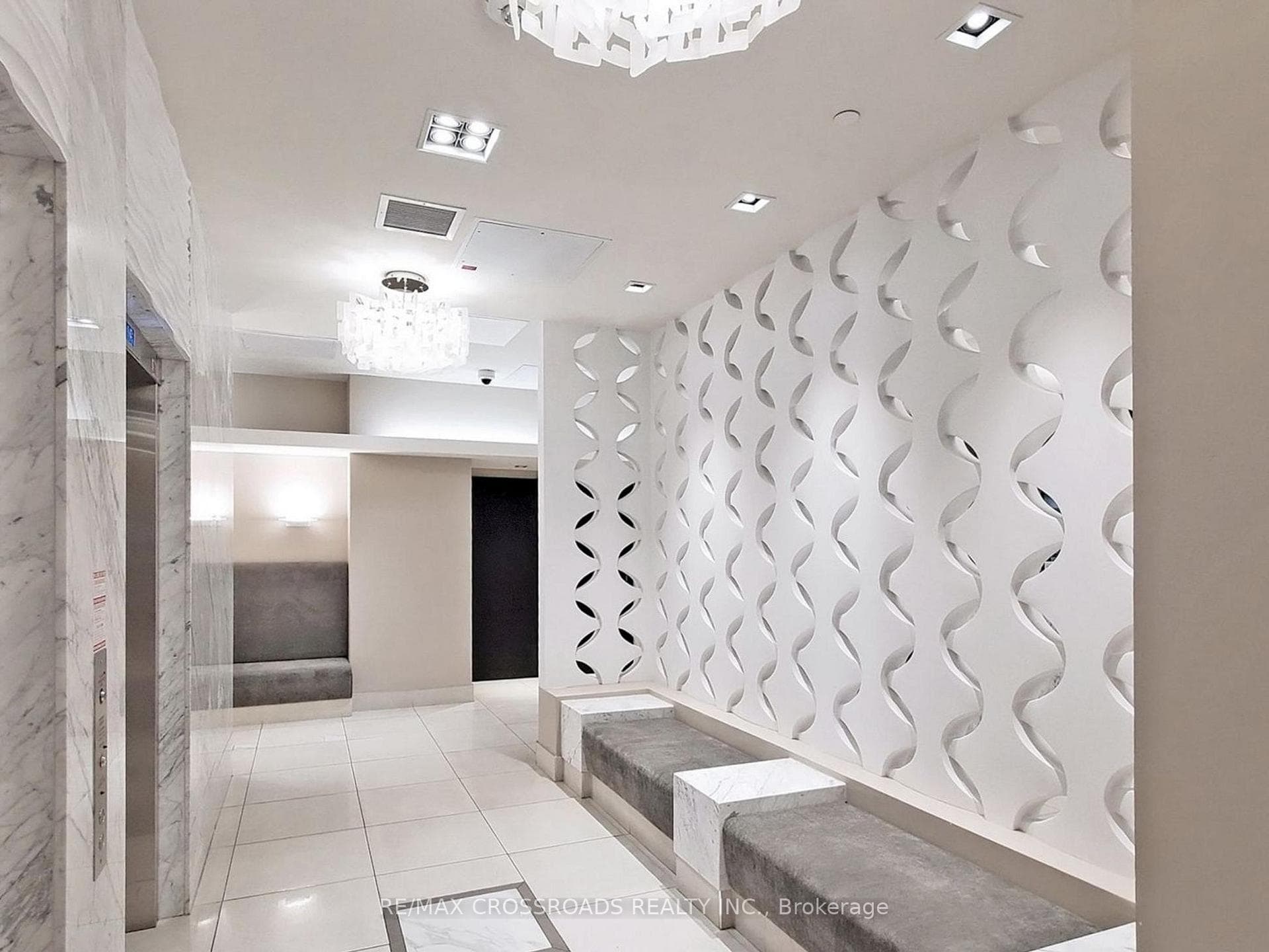 9618 Yonge Street Unit 321 photo 8