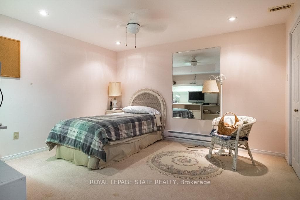 60 Redfern Avenue photo 27