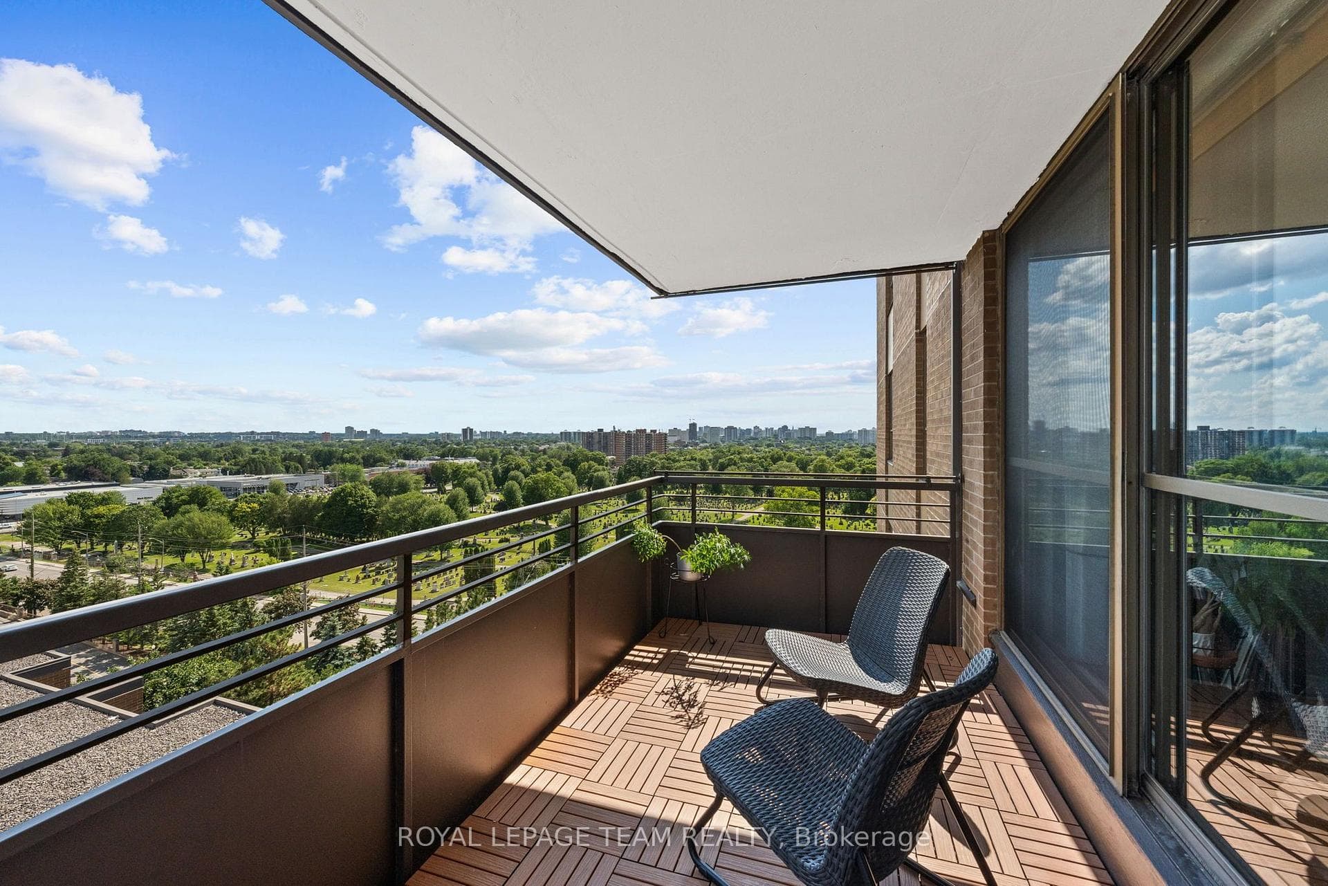 515 St Laurent Boulevard Unit 912 photo 30