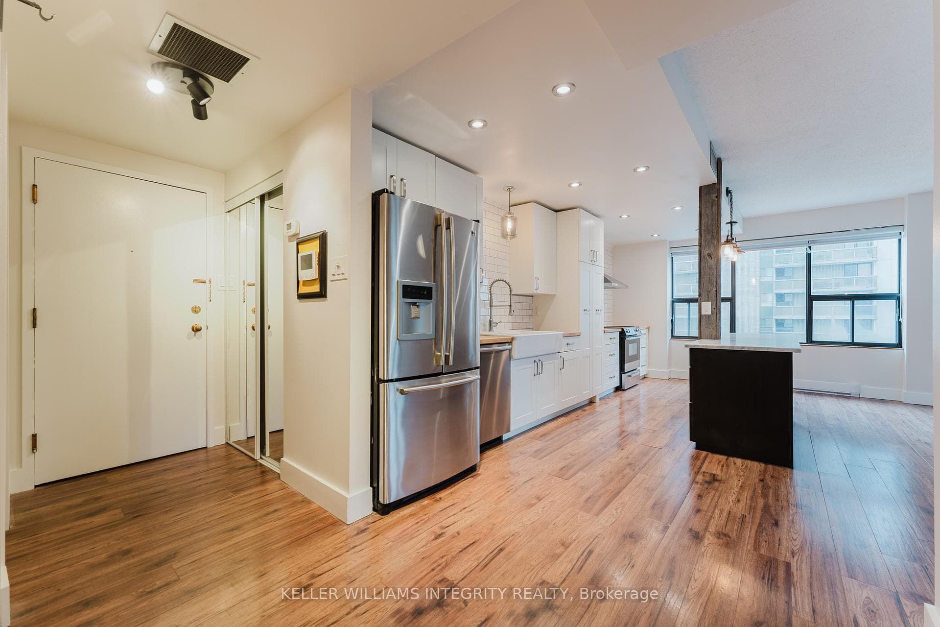 556 Laurier Avenue Unit 906 photo 3