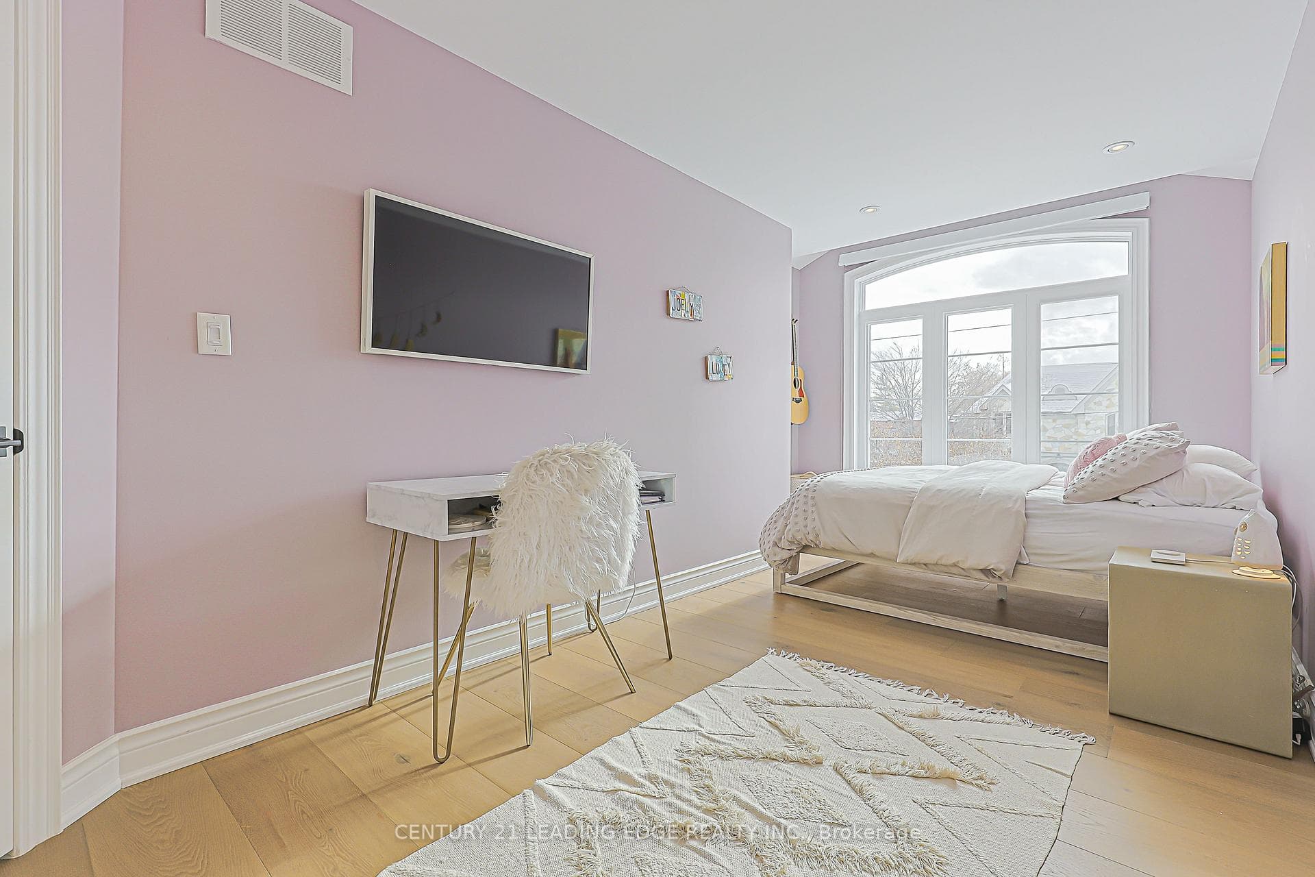 522 Woburn Avenue photo 26