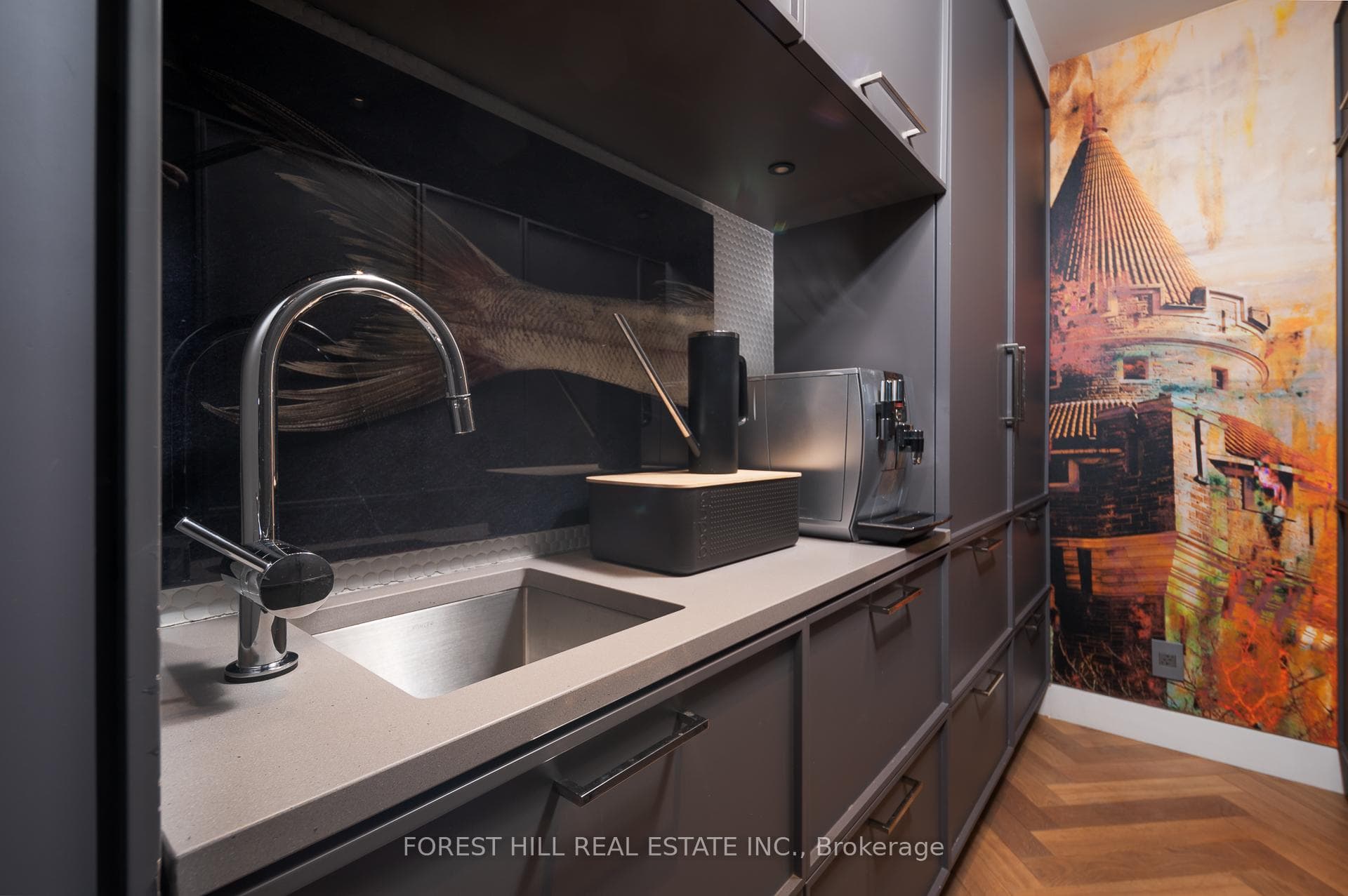 377 Madison Avenue Unit 706 photo 6