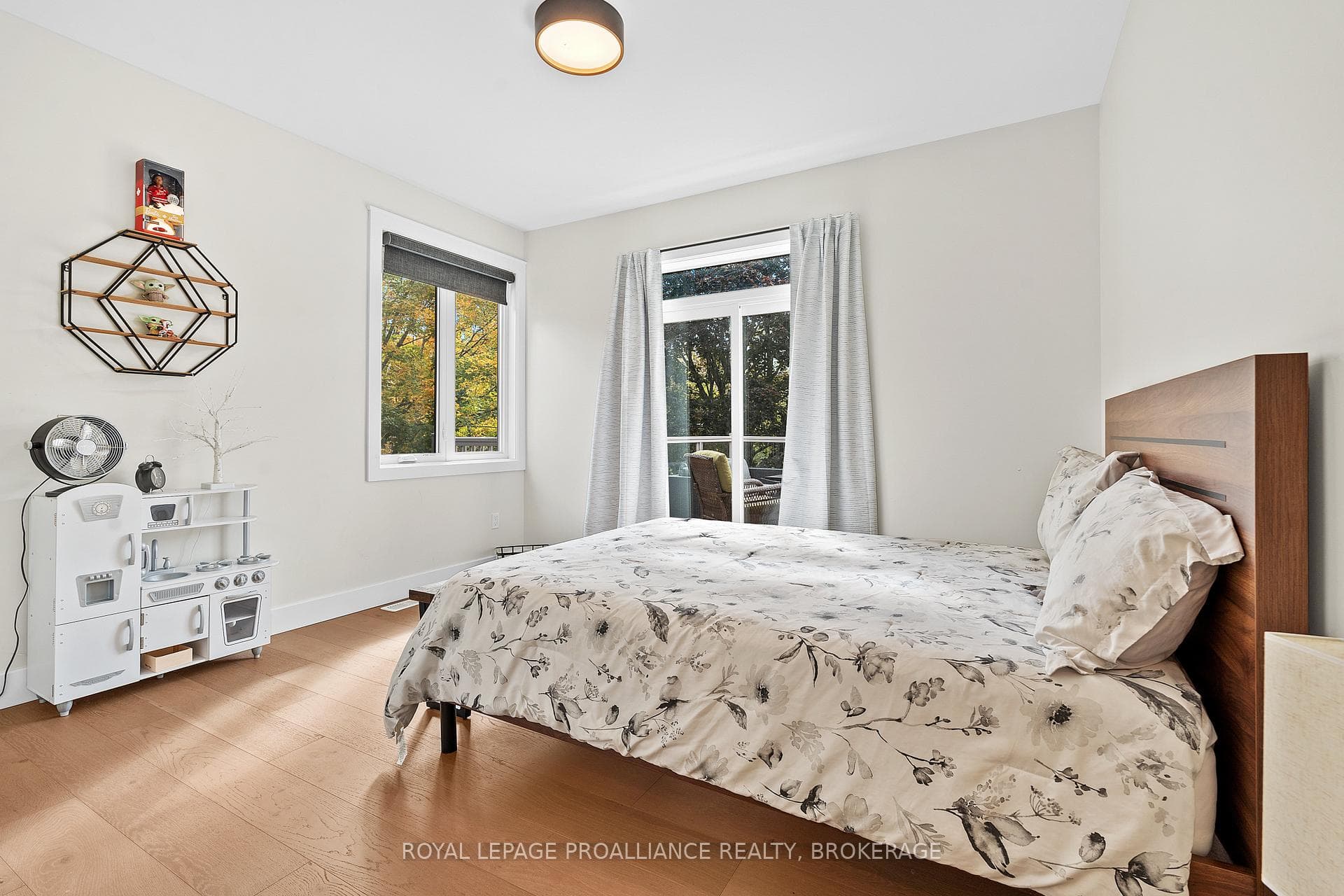 1888 Sunbury Road photo 25
