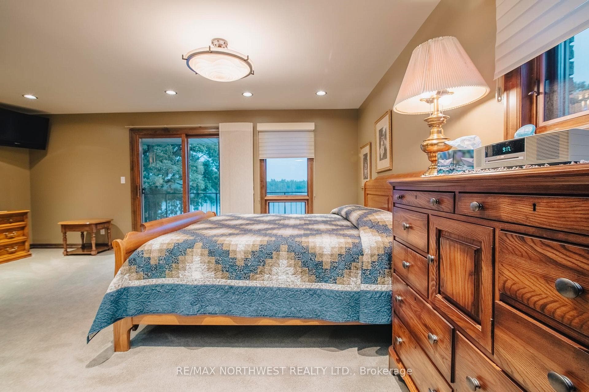 110 Lakeside Crescent photo 22