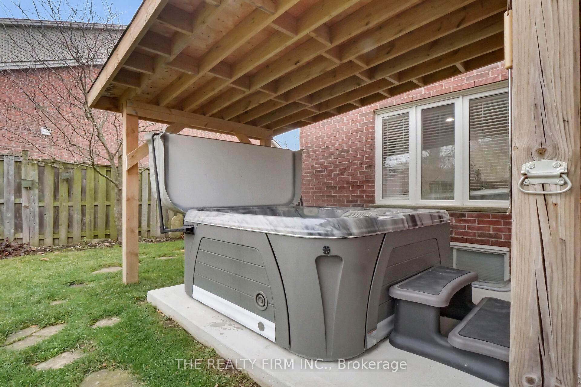 1162 Thornley Street photo 34
