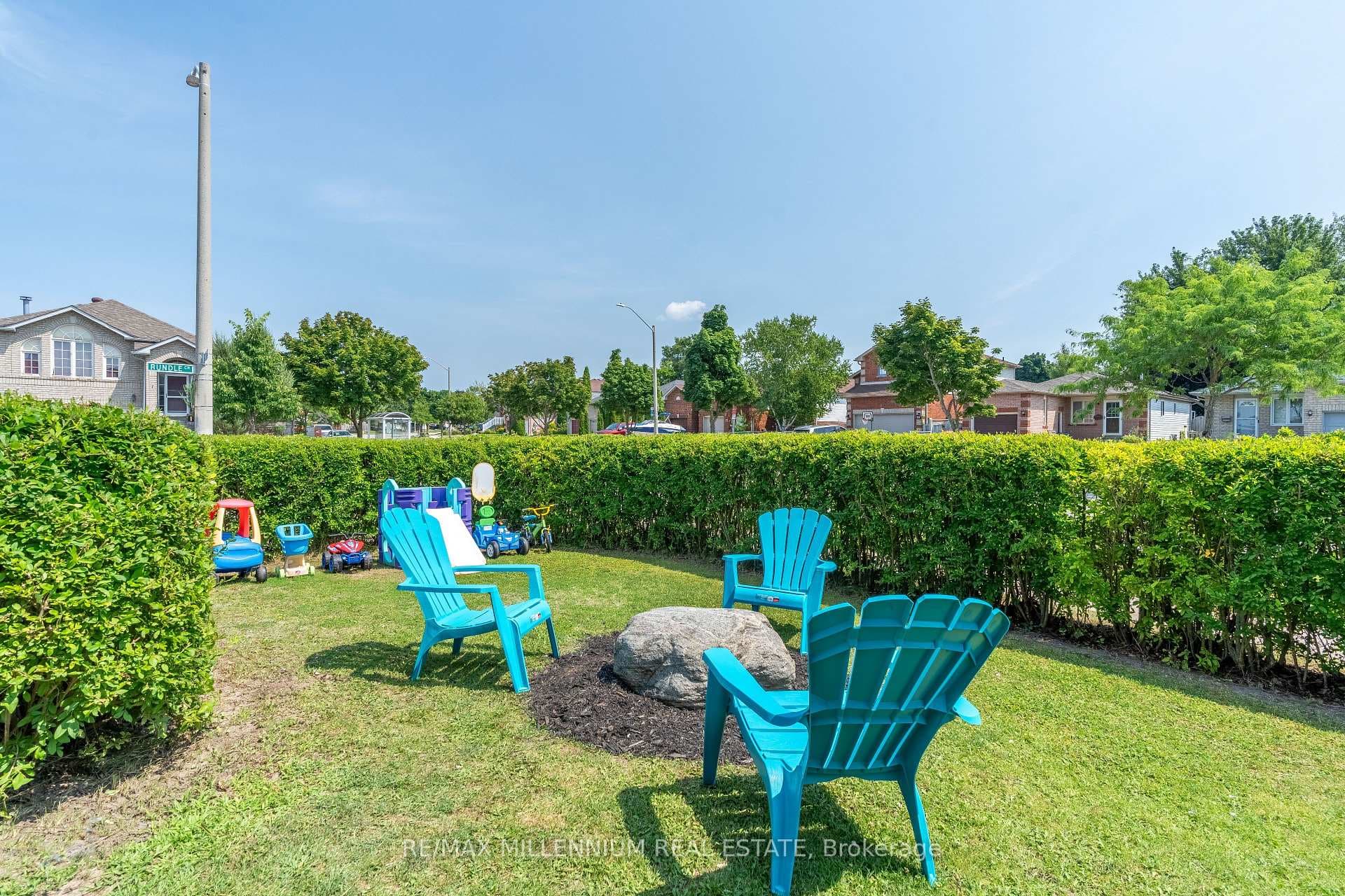2 Rundle Crescent photo 28