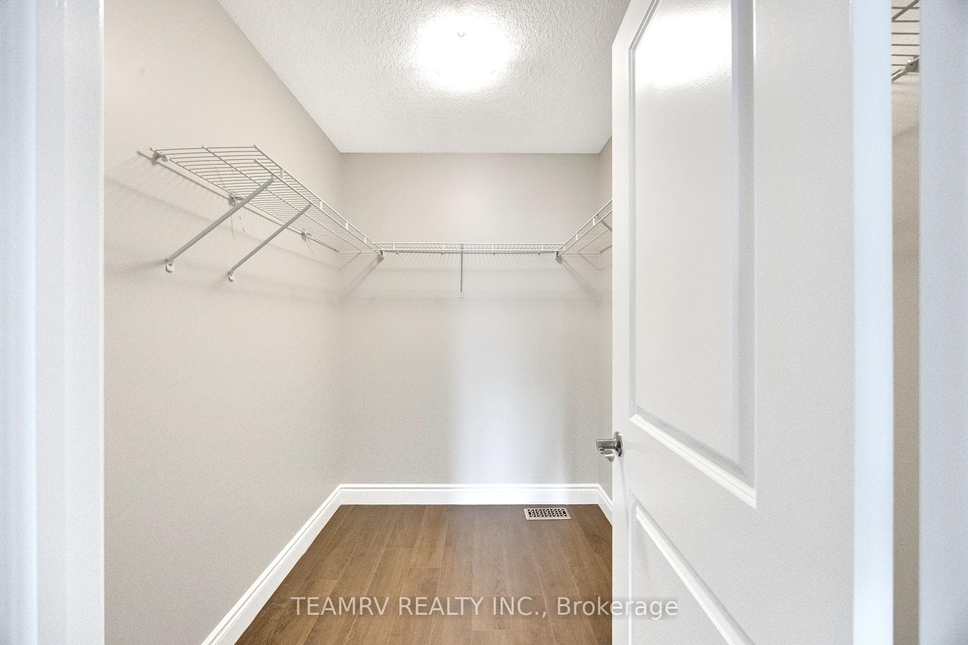 382 Masters Drive photo 20