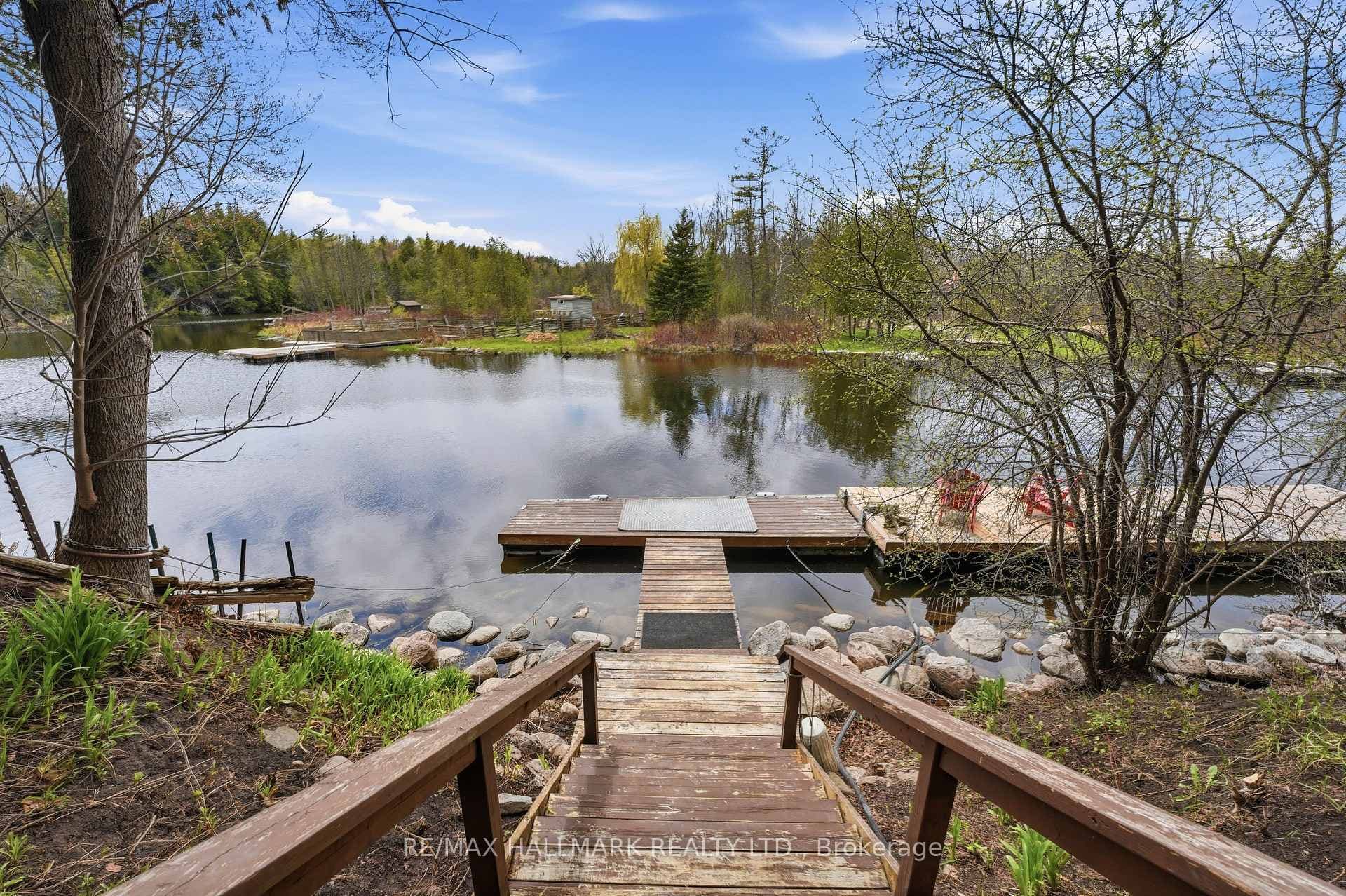104 Riverbank Drive photo 2