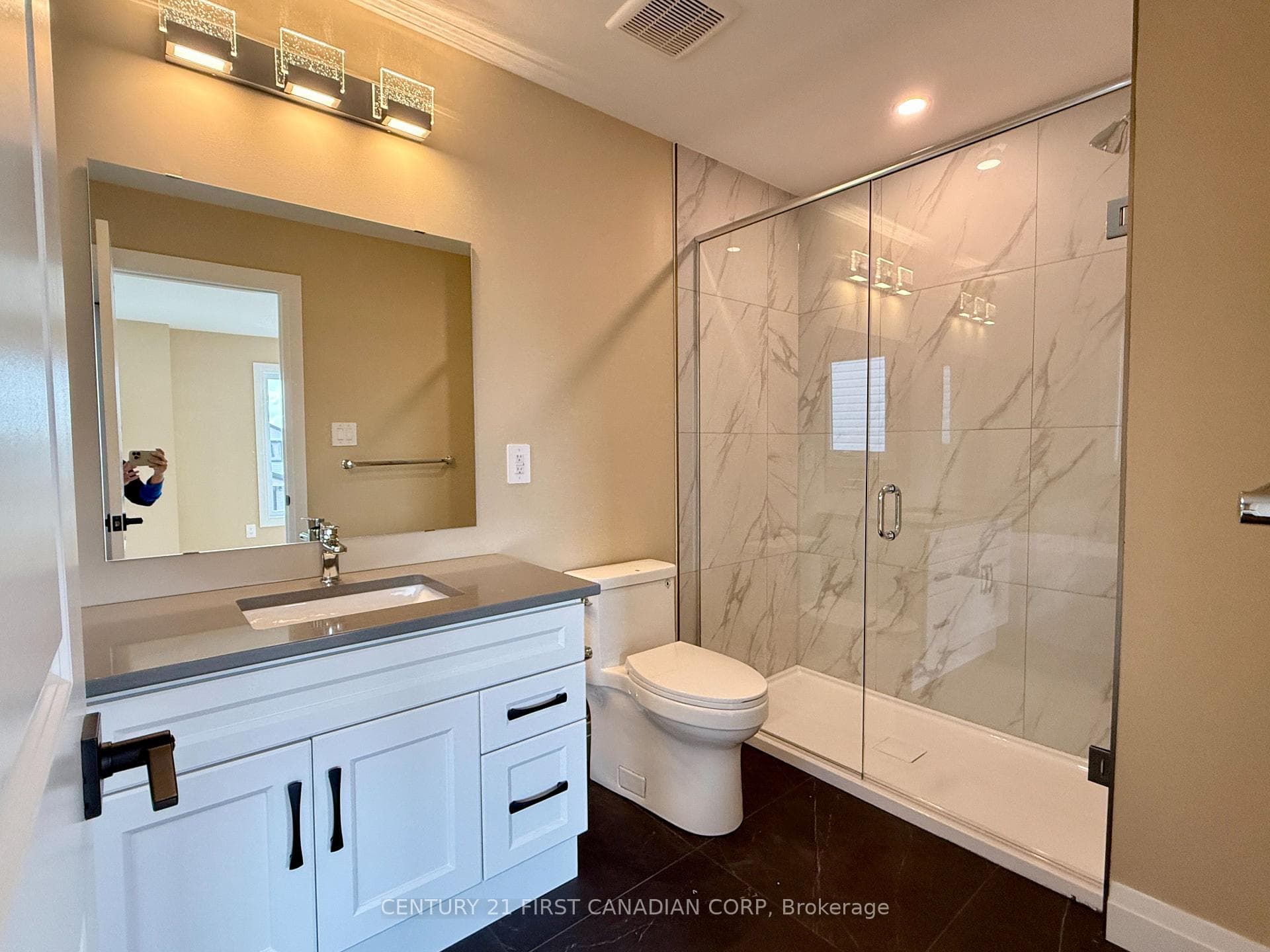 1561 Wright Crescent photo 13