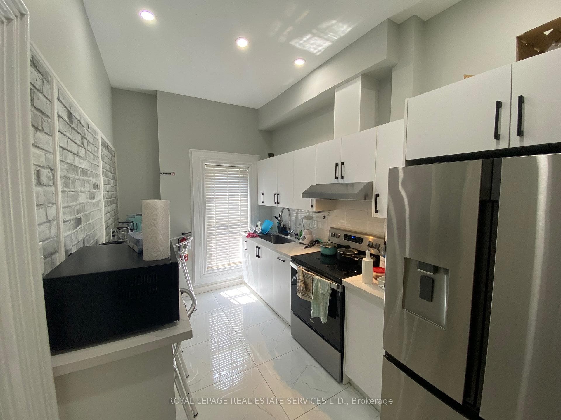 206 Carlton Street Unit 203 photo 5