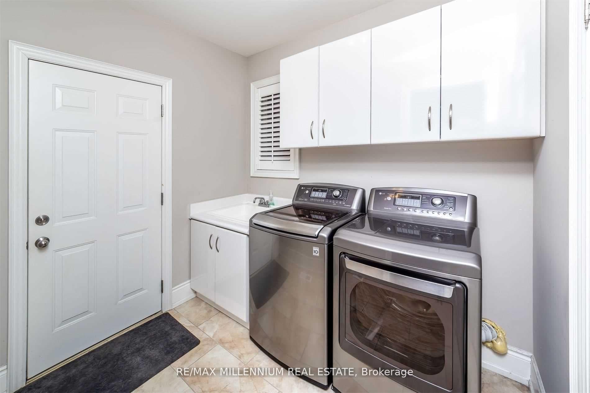 2098 Tovell Drive photo 11