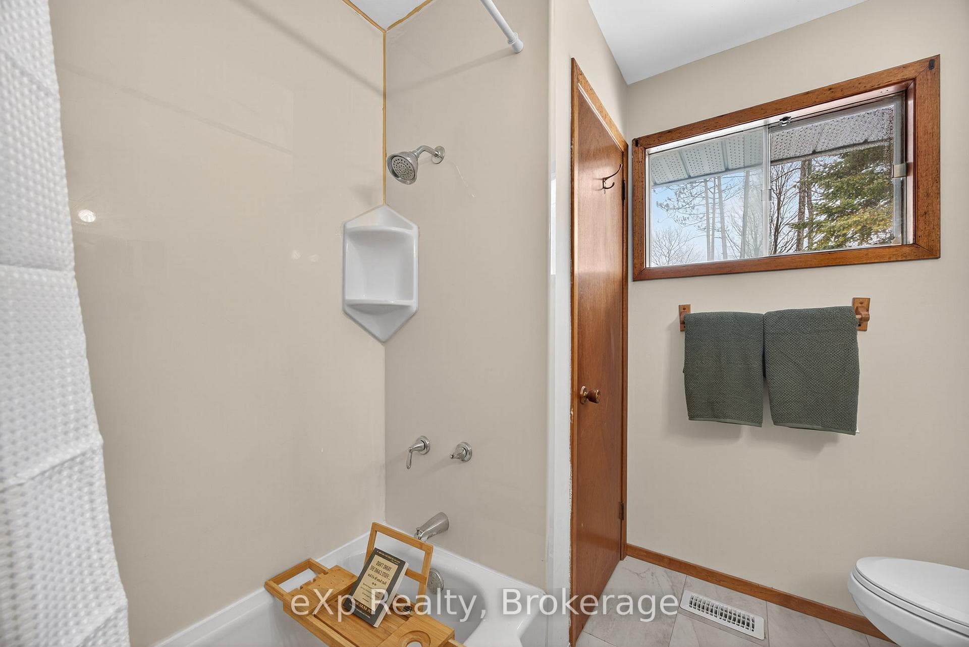 245 Victoria Street photo 30