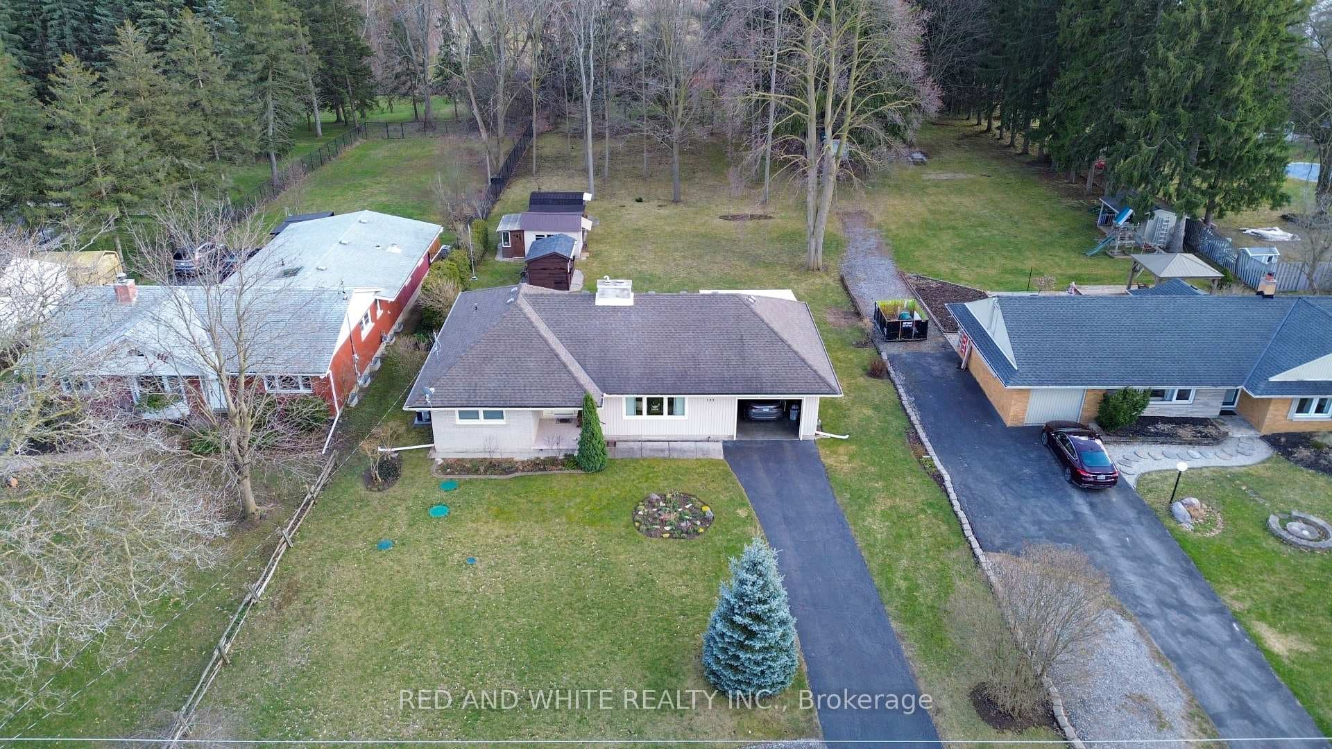 137 Riverbank Drive photo 38