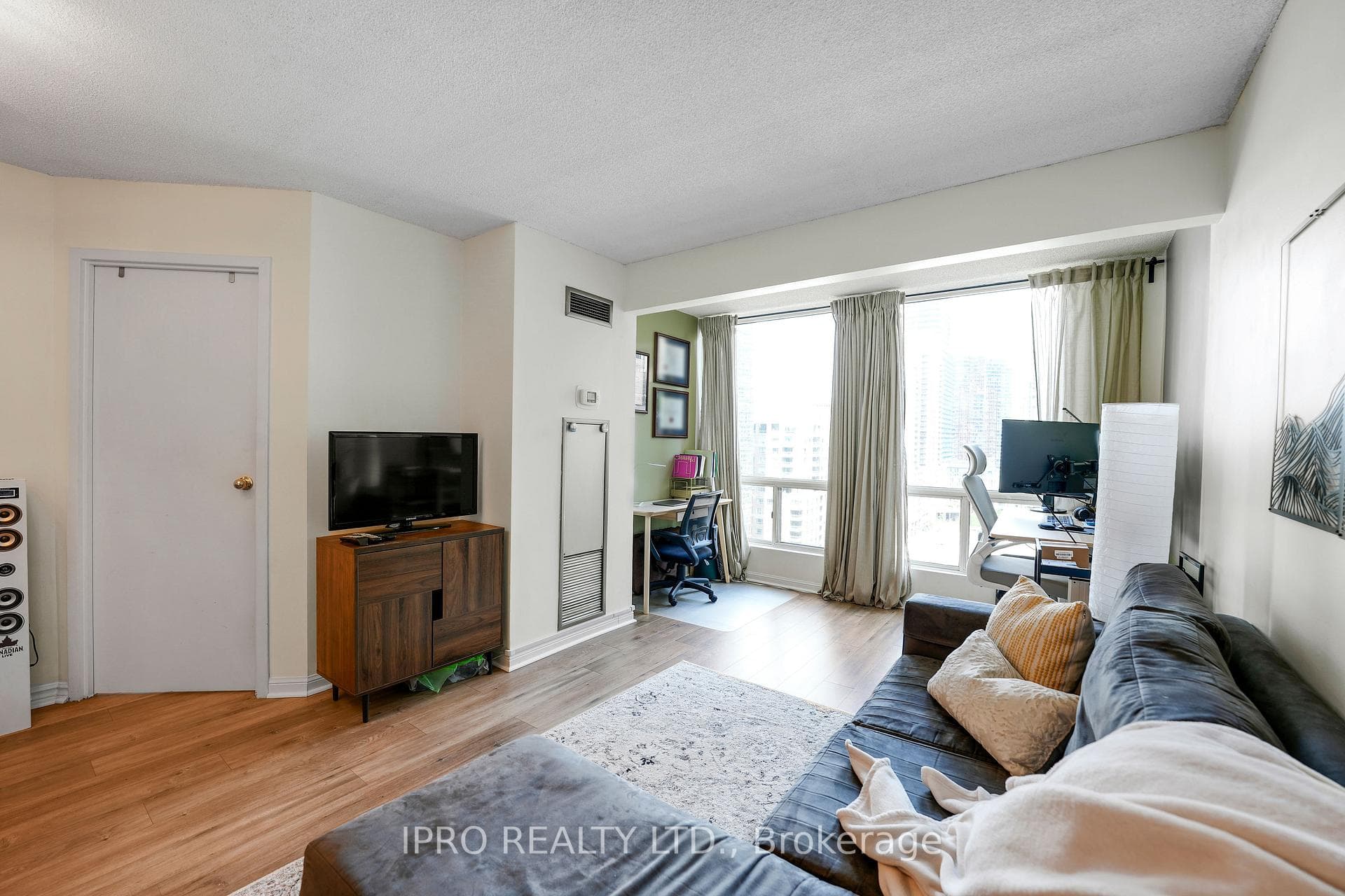 25 Grenville Street Unit 1610 photo 8