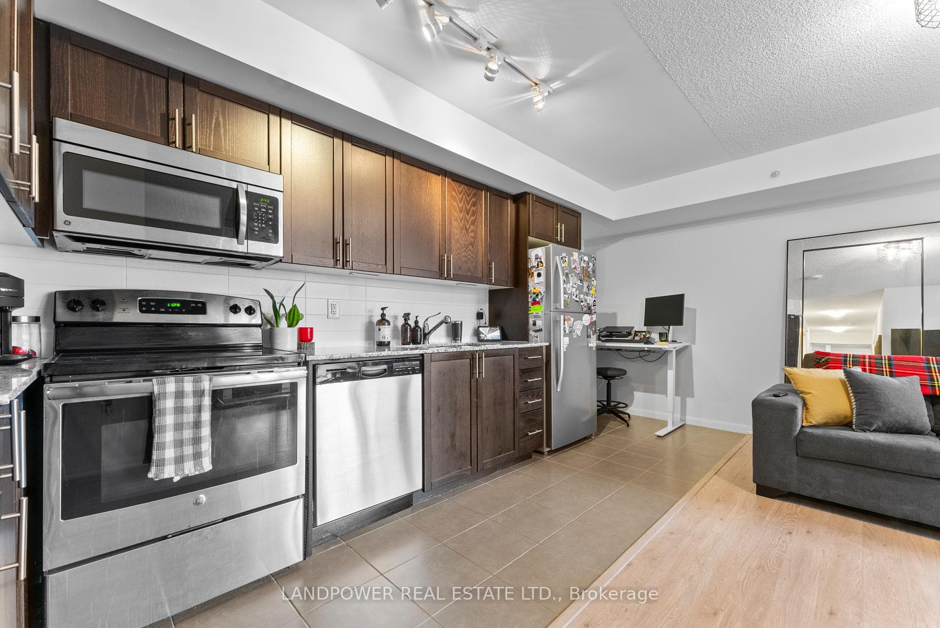 830 Lawrence Avenue Unit 724 photo 9