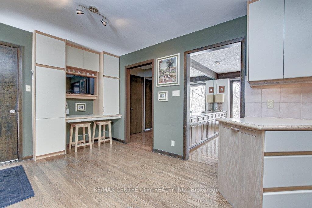 80 Sherwood Avenue photo 18