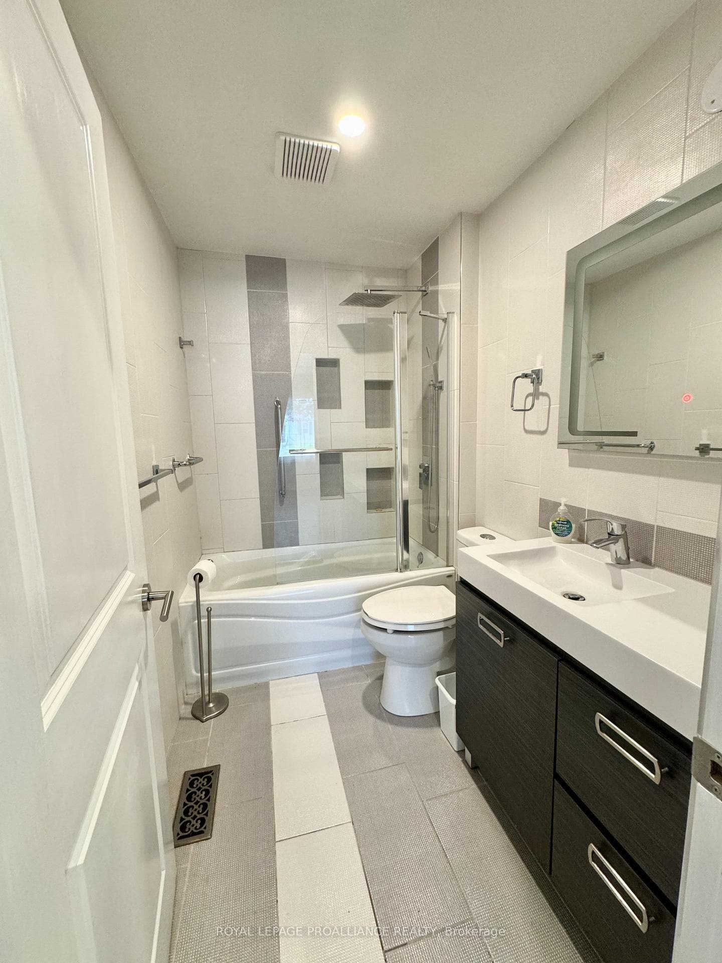 172 Byron Street photo 11