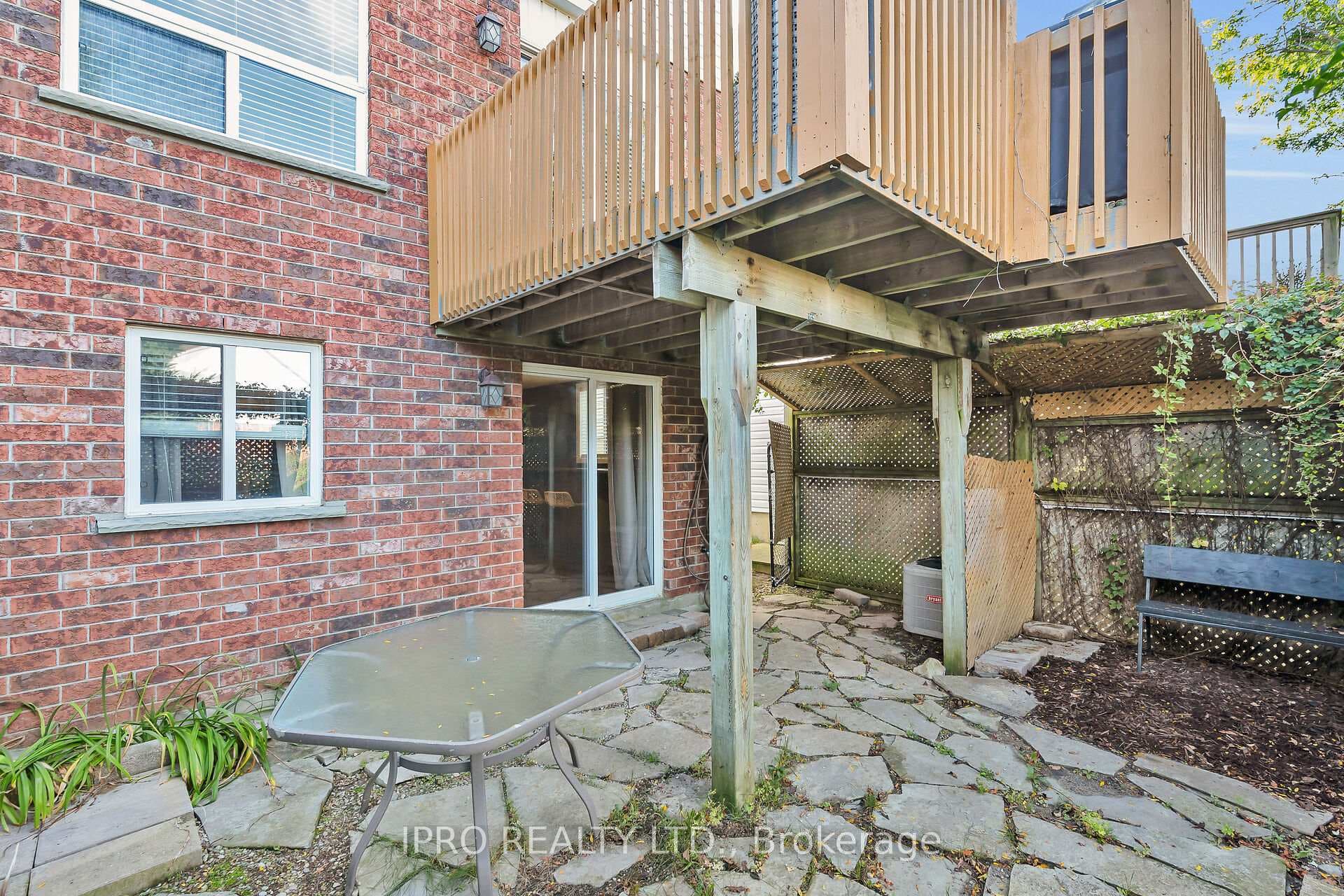 101 Gosling Gardens photo 13