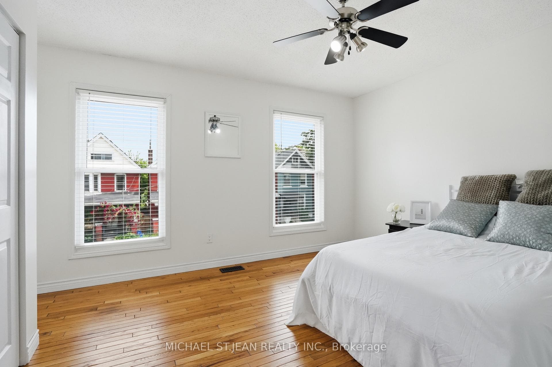 19 Huntley Street photo 22