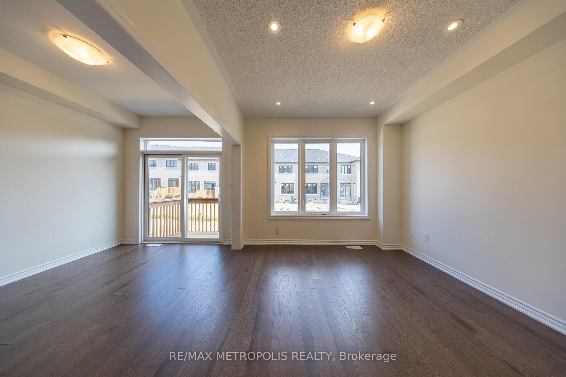 60 Mountainside Crescent photo 9