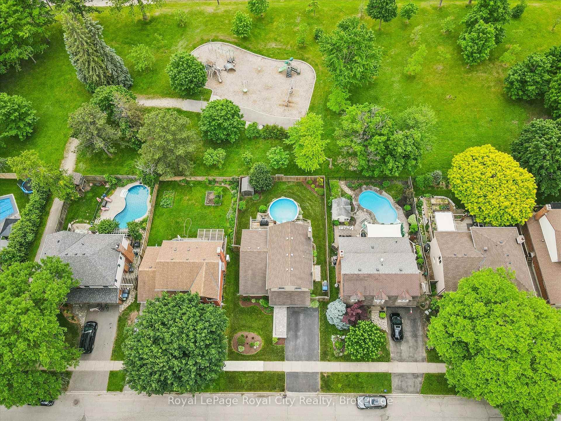 38 Shadybrook Crescent photo 3