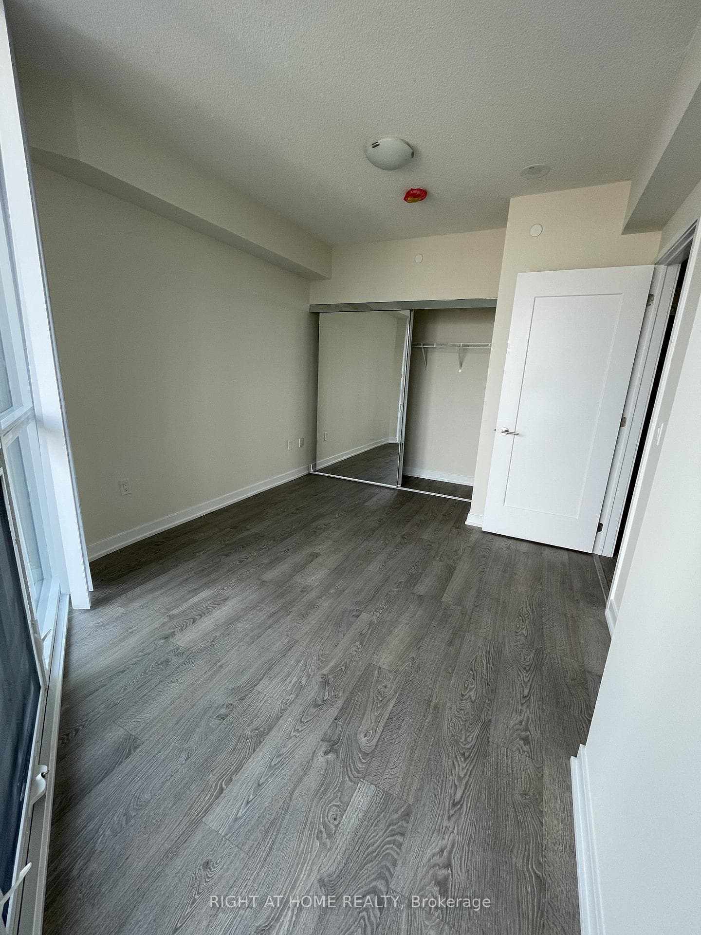 99 John Street Unit 806 photo 10