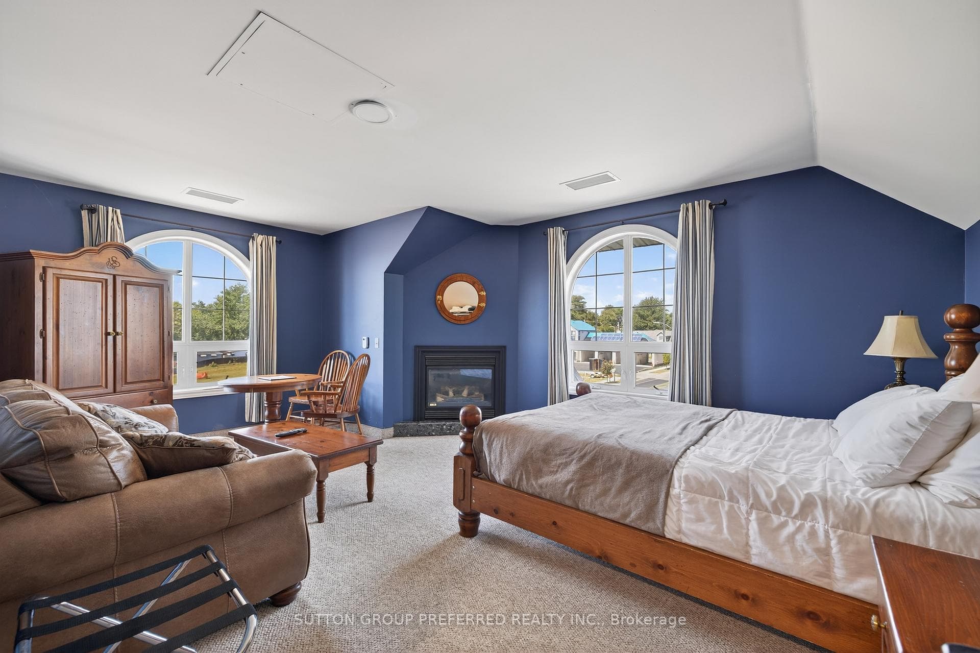 388 Erie Street photo 17