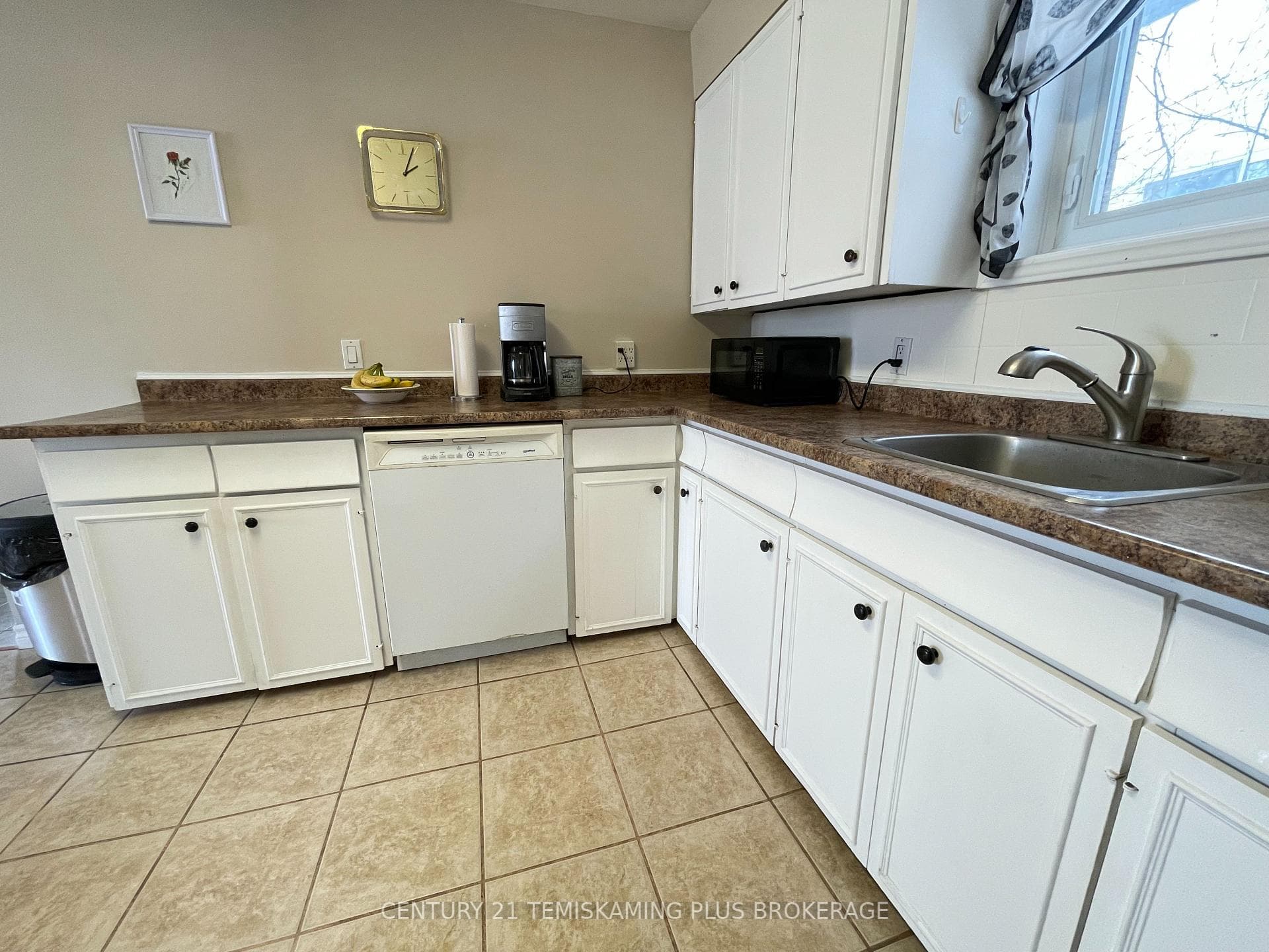 444 Blackwall Street photo 16