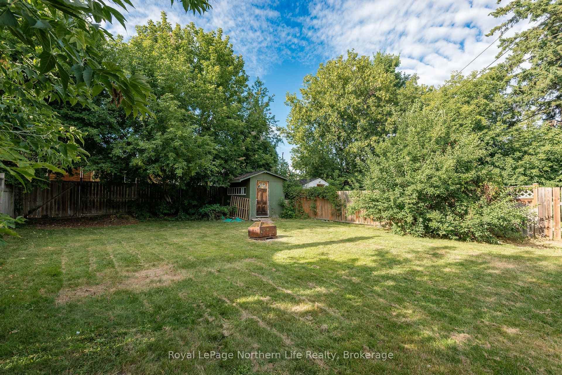 920 Fraser Street photo 6