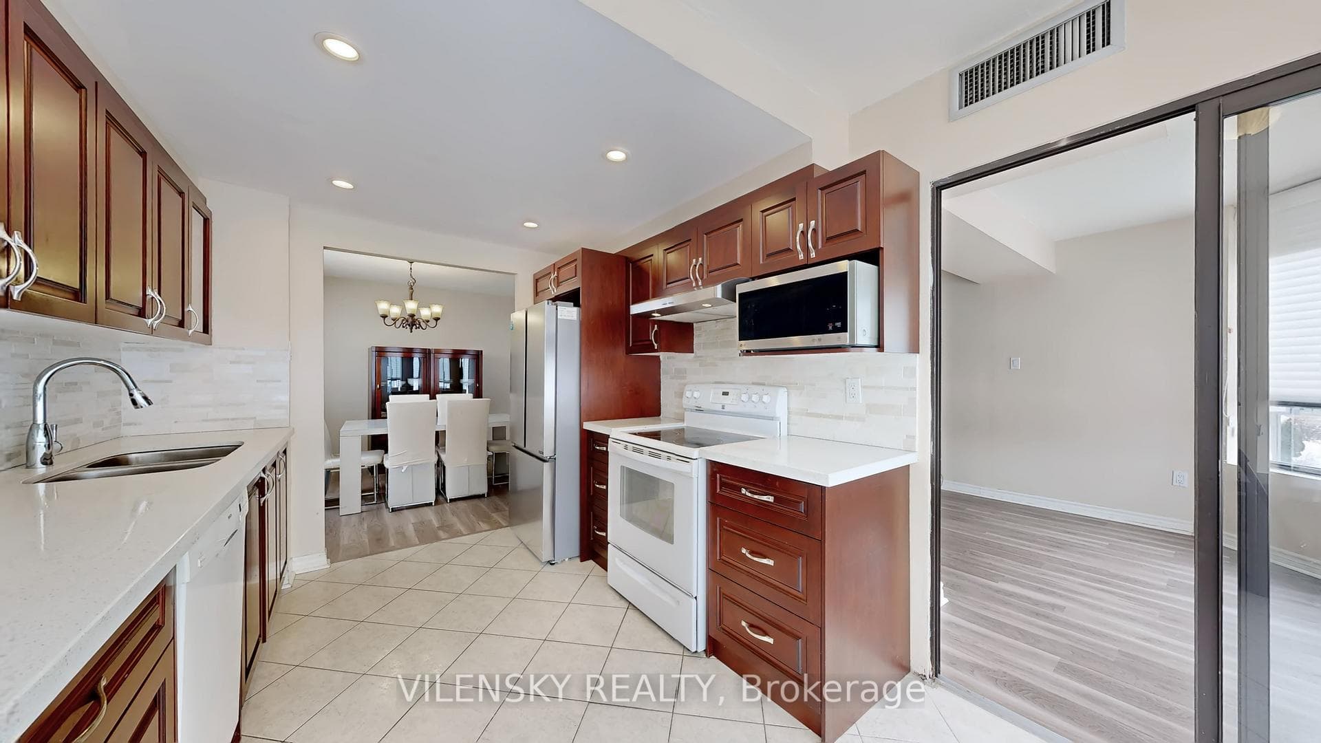 7460 Bathurst Street Unit 214 photo 13