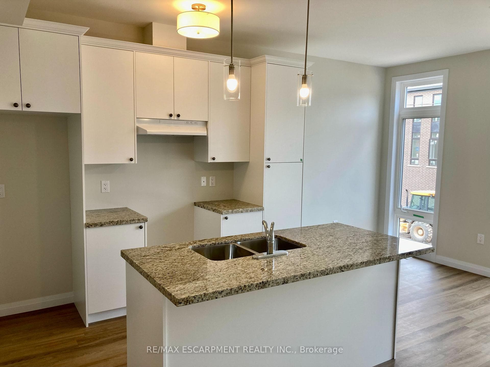 270 Melvin Avenue Unit 21 photo 4