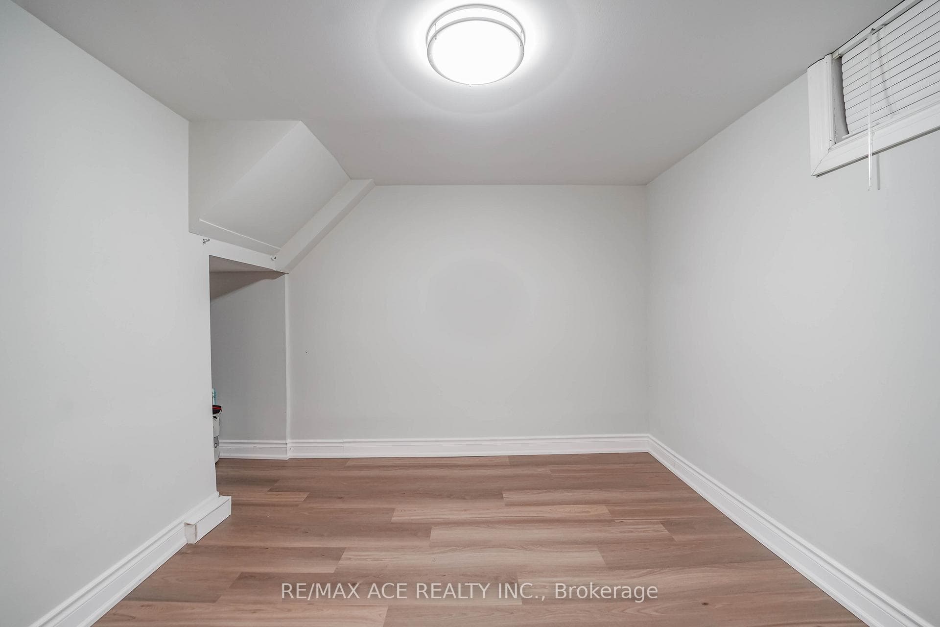 1425 Lakefield Street photo 40